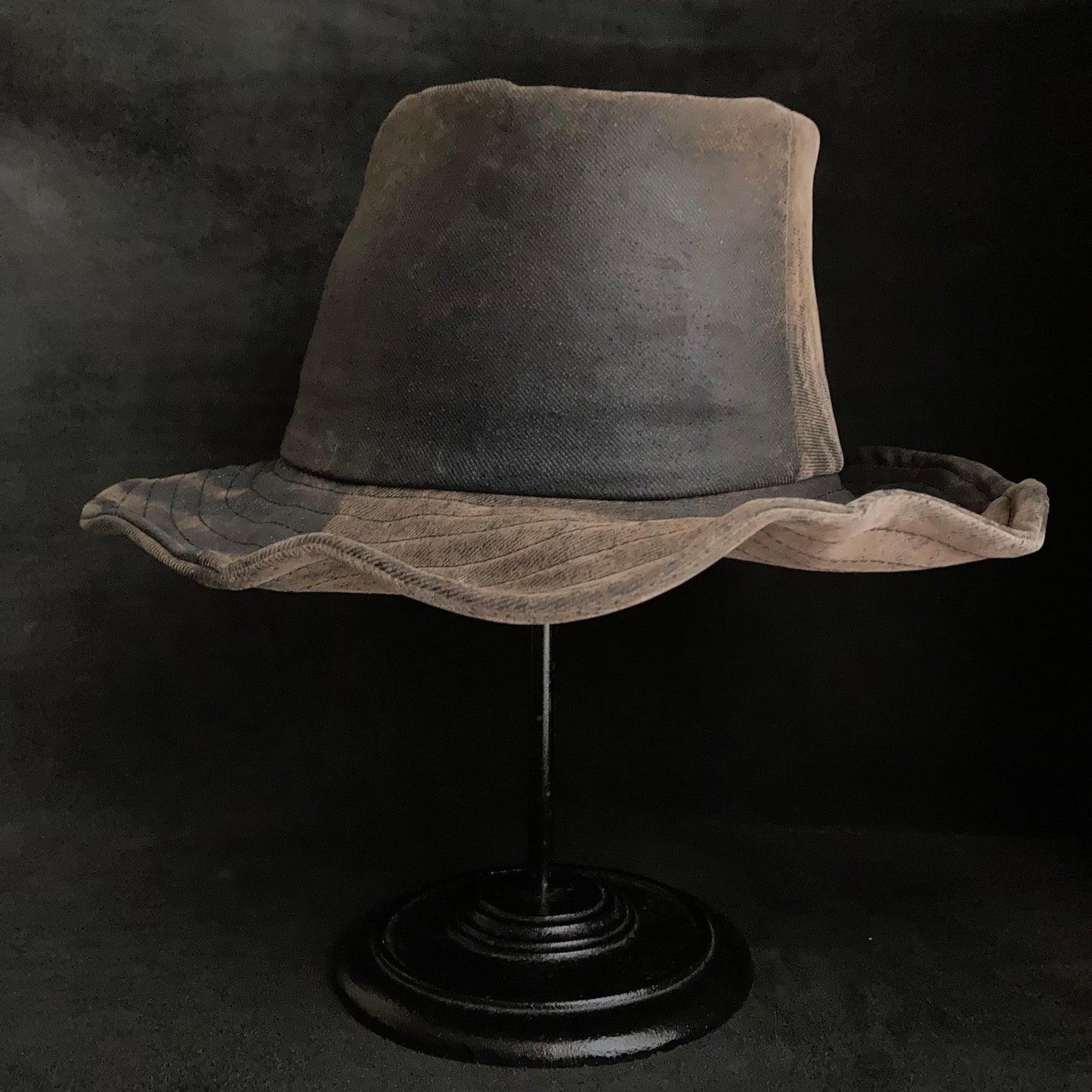 Iron-colored cloth fedora hat