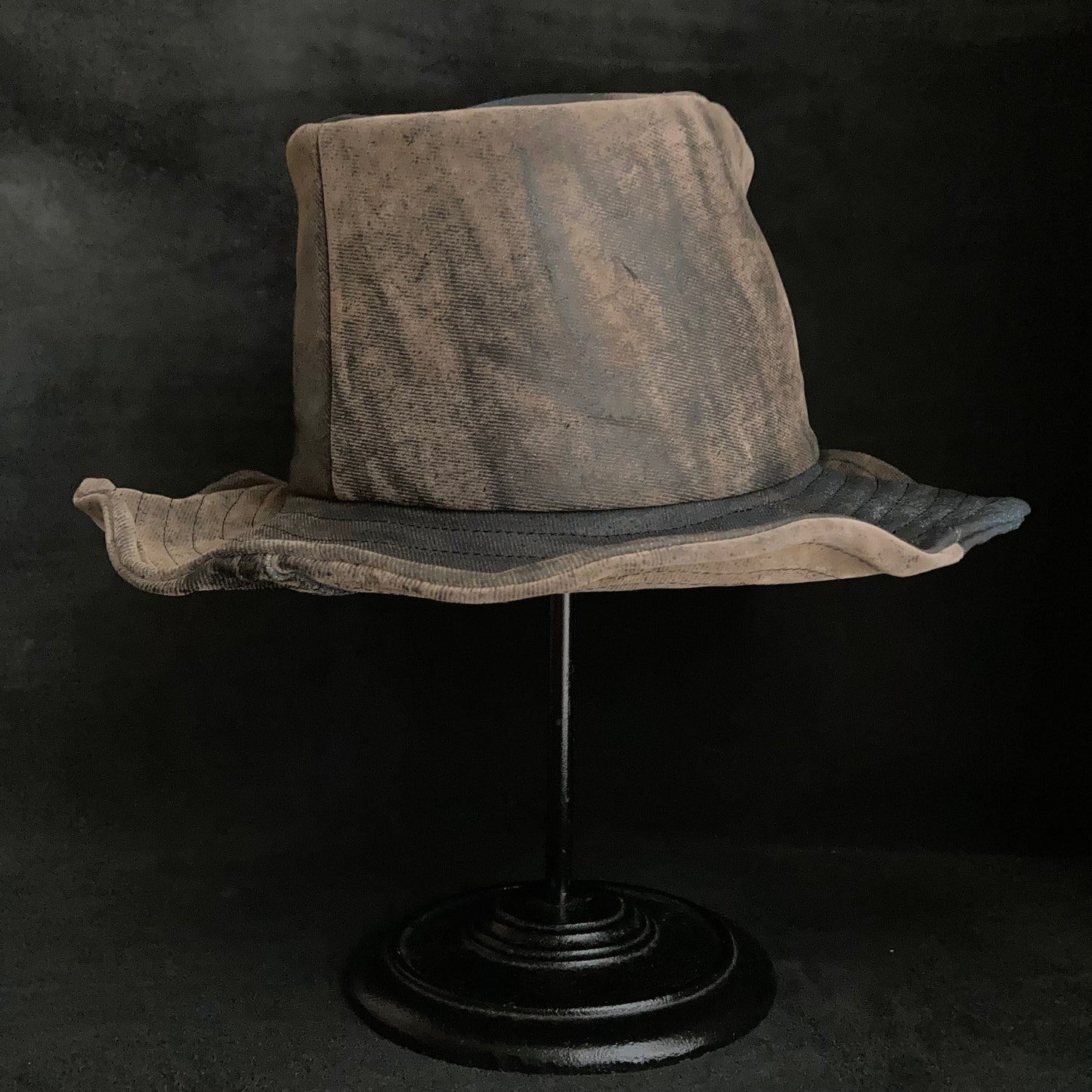 Iron-colored cloth fedora hat
