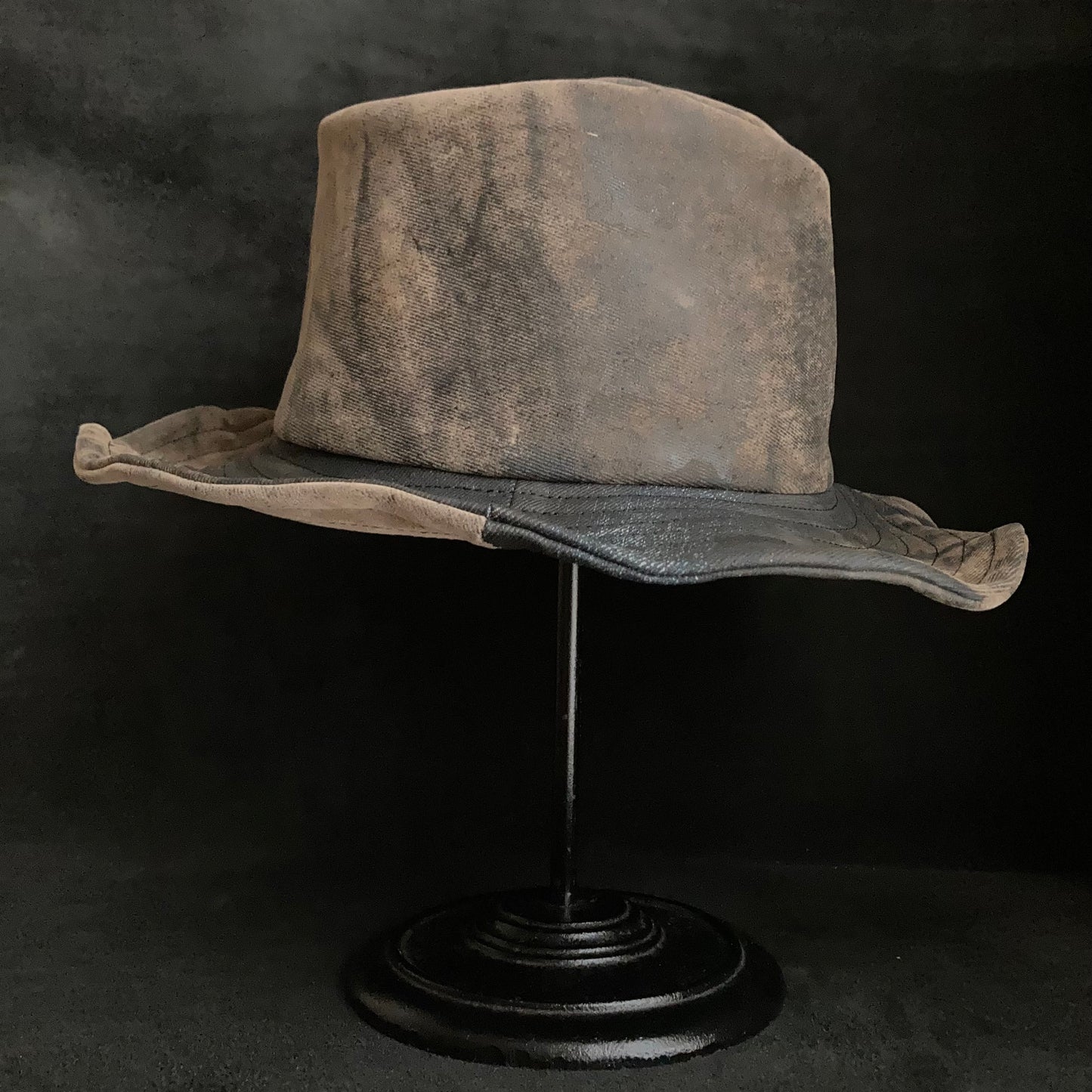 Iron-colored cloth fedora hat