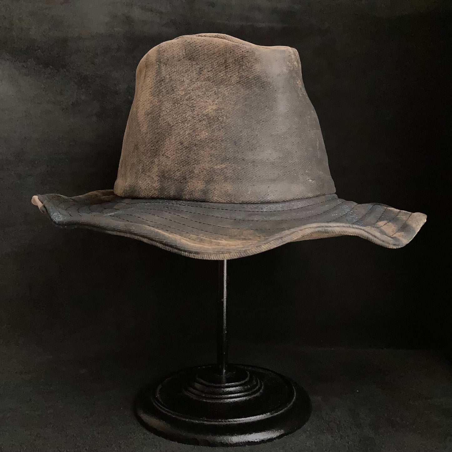 Iron-colored cloth fedora hat