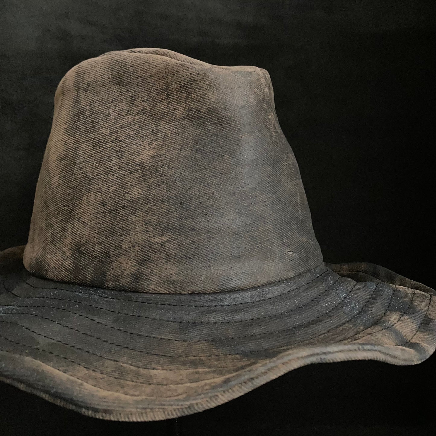 Iron-colored cloth fedora hat