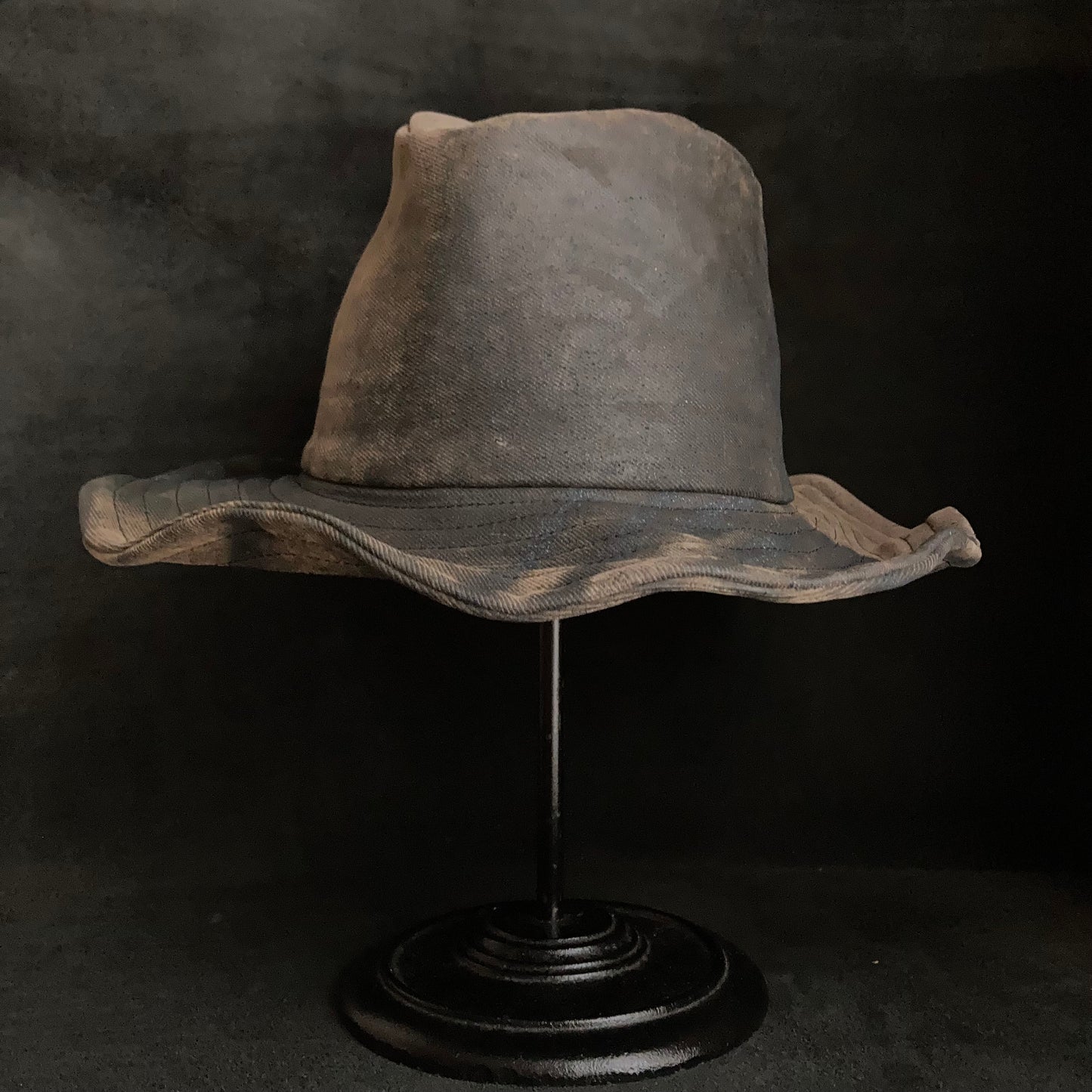 Iron-colored cloth fedora hat