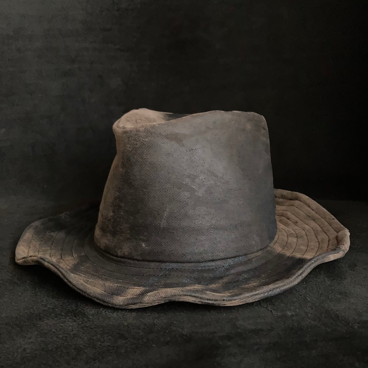 Iron-colored cloth fedora hat