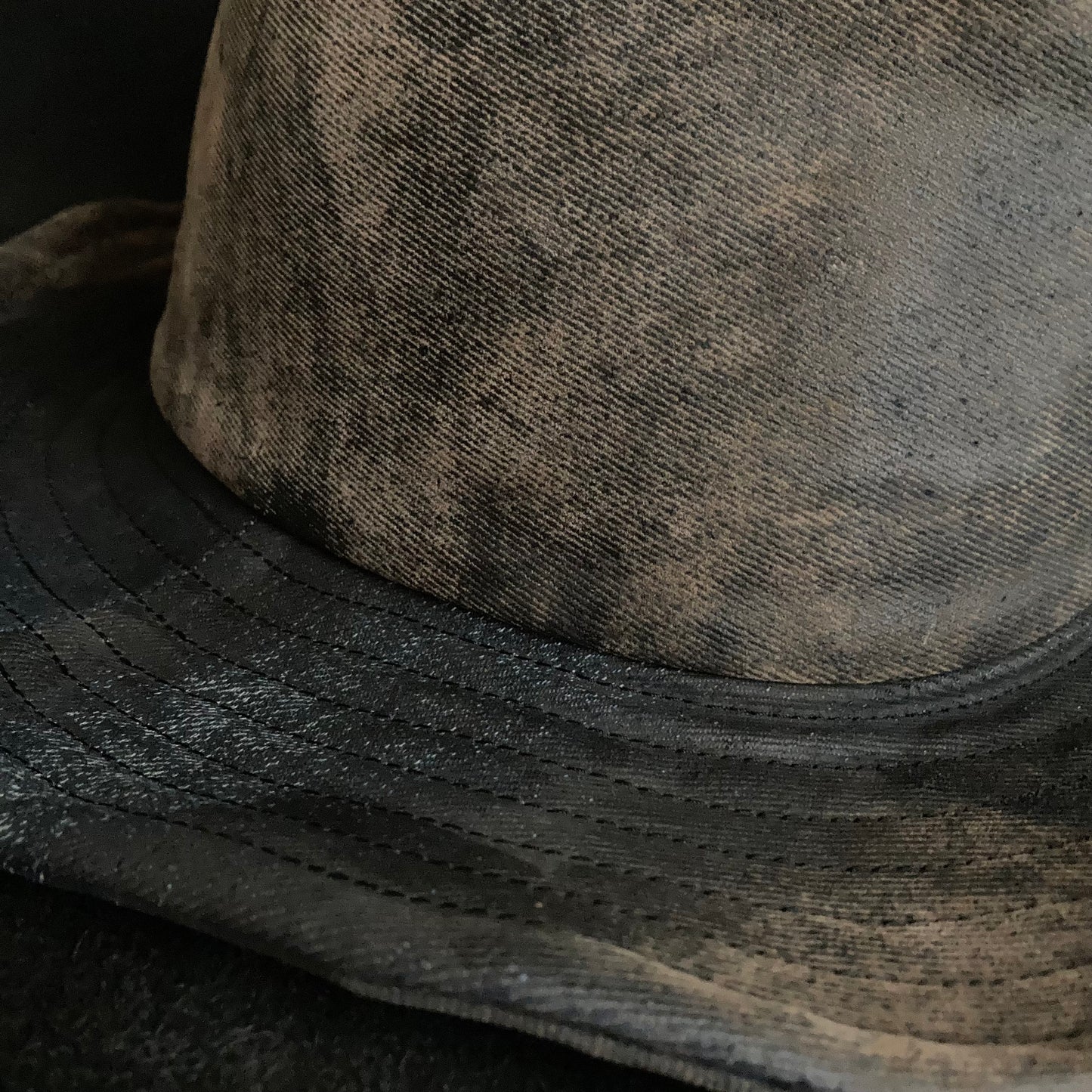 Iron-colored cloth fedora hat