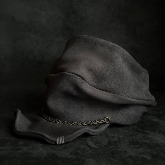 Calm leather, rusty turn cap