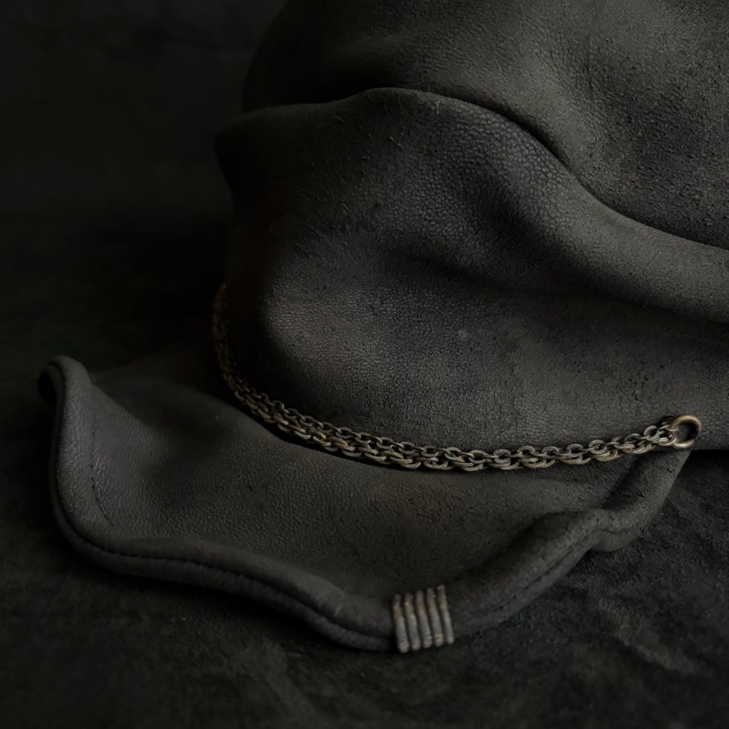 Calm leather rusty turn cap
