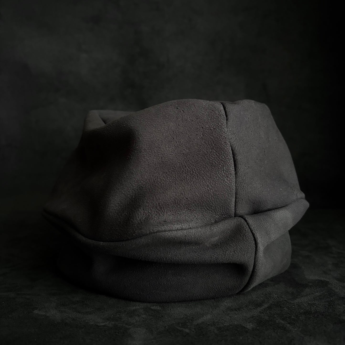Calm leather rusty turn cap