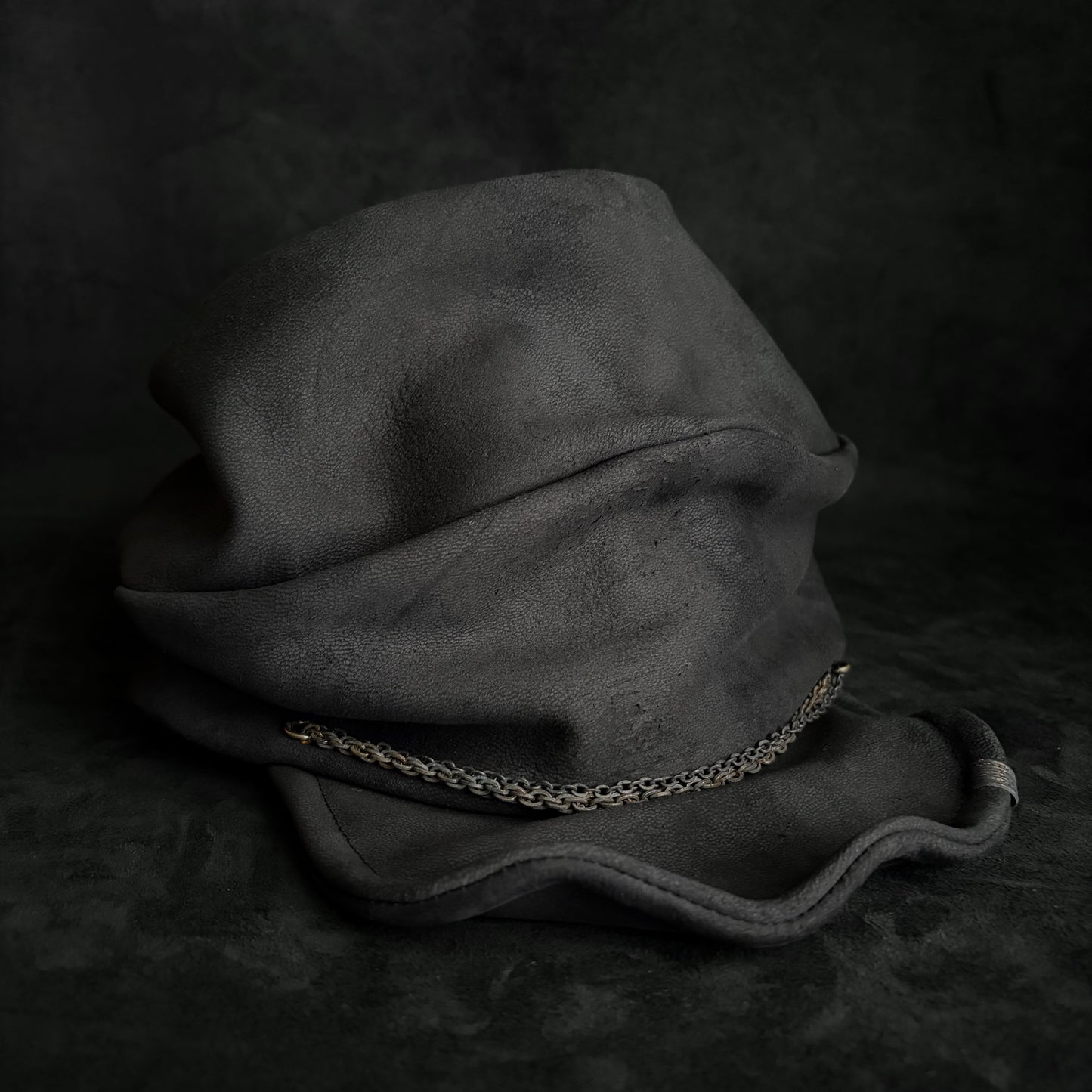 Calm leather rusty turn cap