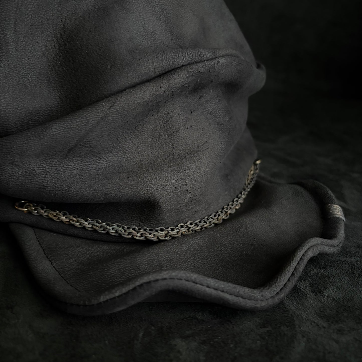 Calm leather rusty turn cap