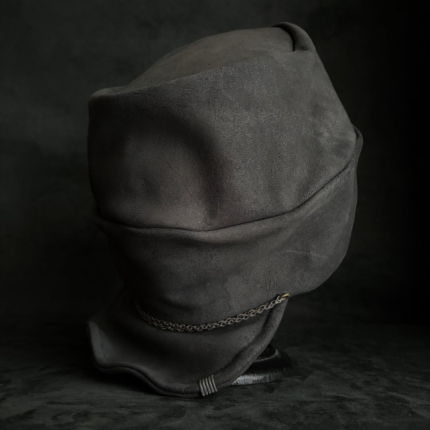 Calm leather rusty turn cap