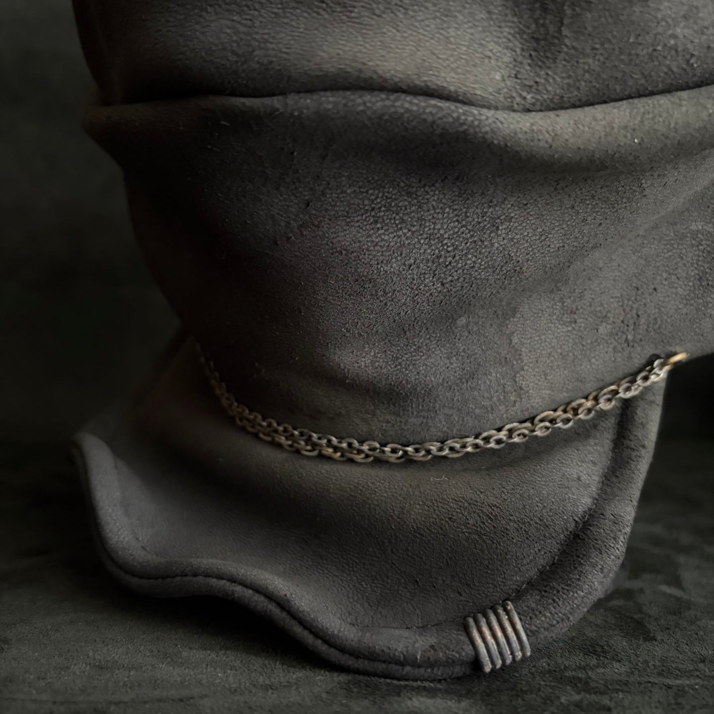 Calm leather rusty turn cap