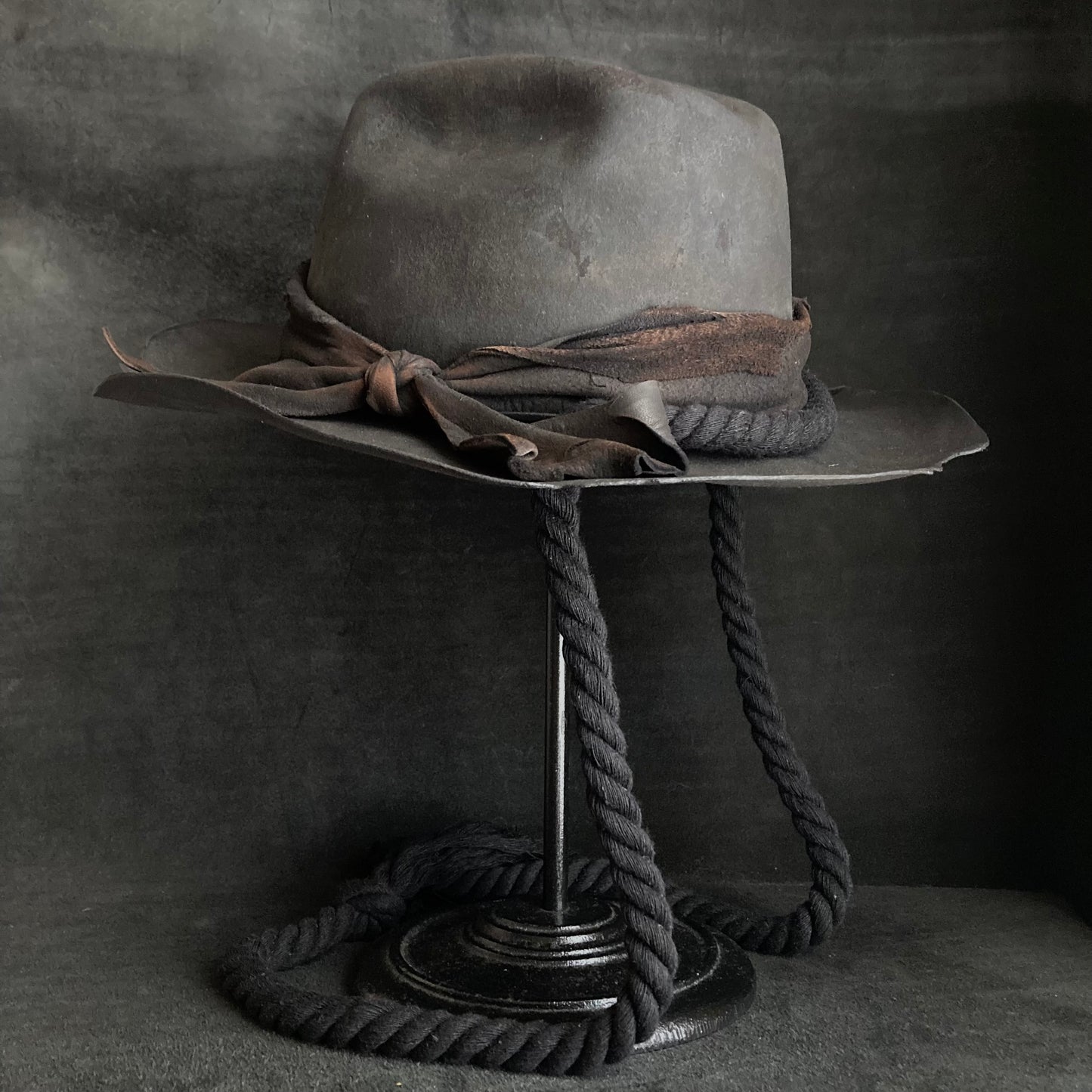 Charcoal jagged western hat (hanging rope)