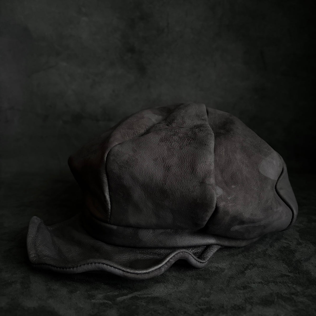 Black bleached solid casquette