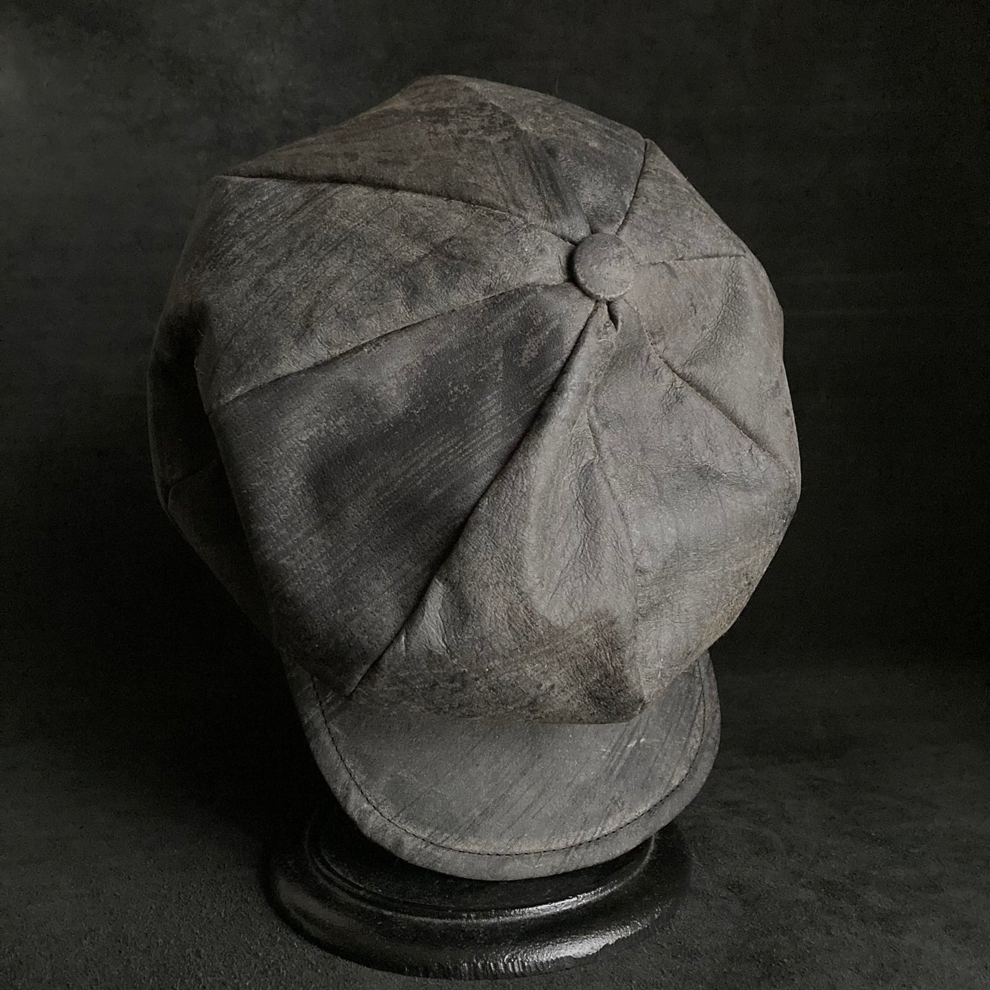 Cloudy scratches leather casquette