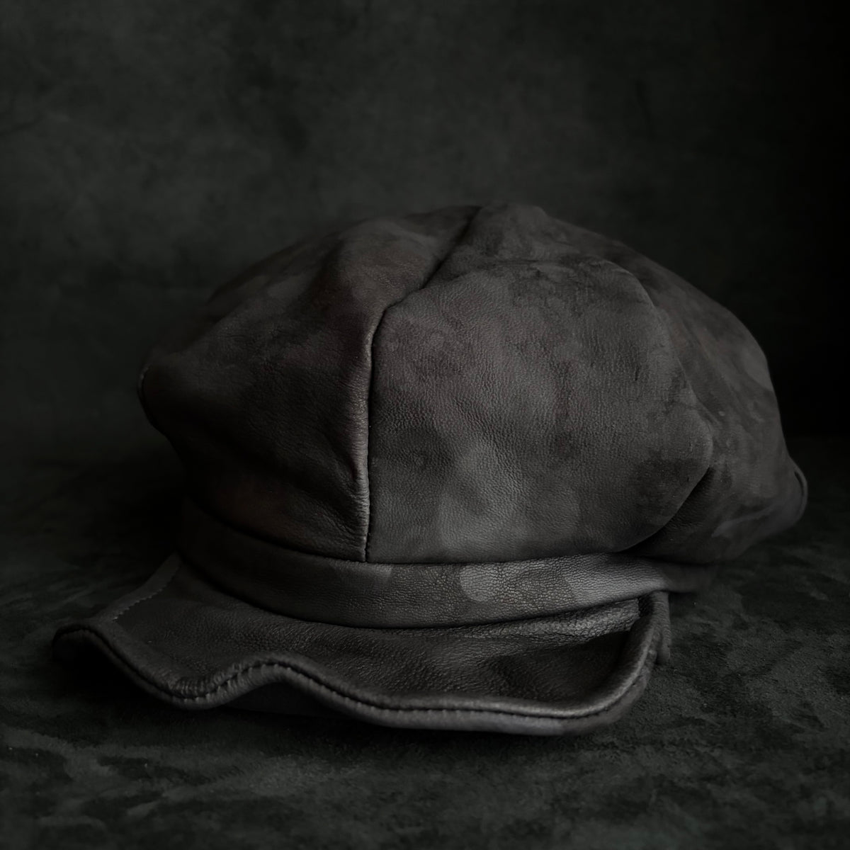 Black bleached solid casquette