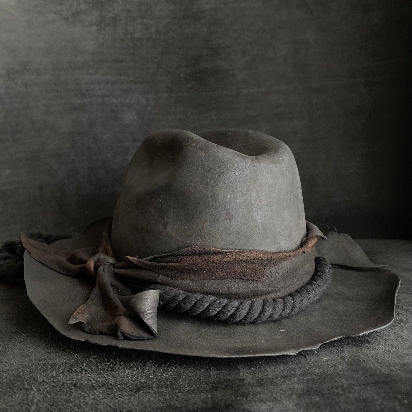 Charcoal jagged western hat (hanging rope)