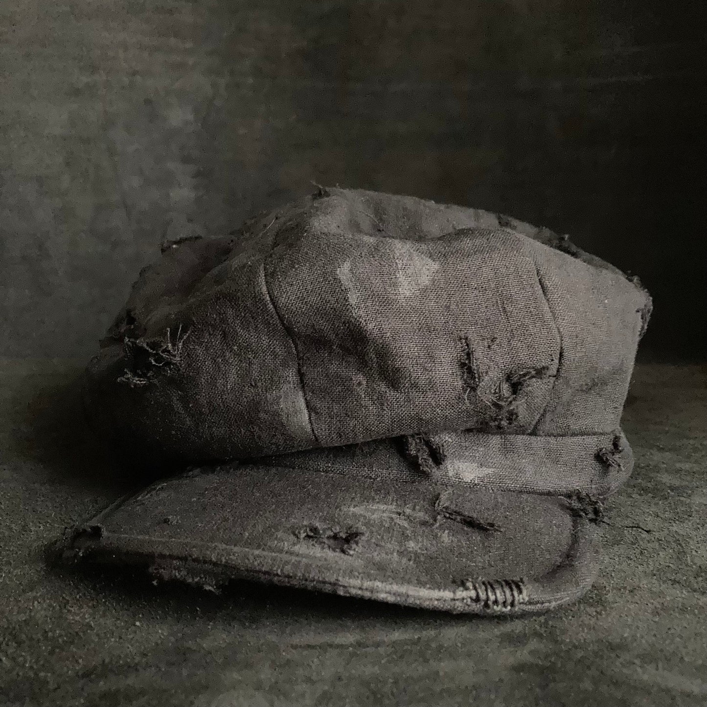 Black linen damage  casquette(brim core)