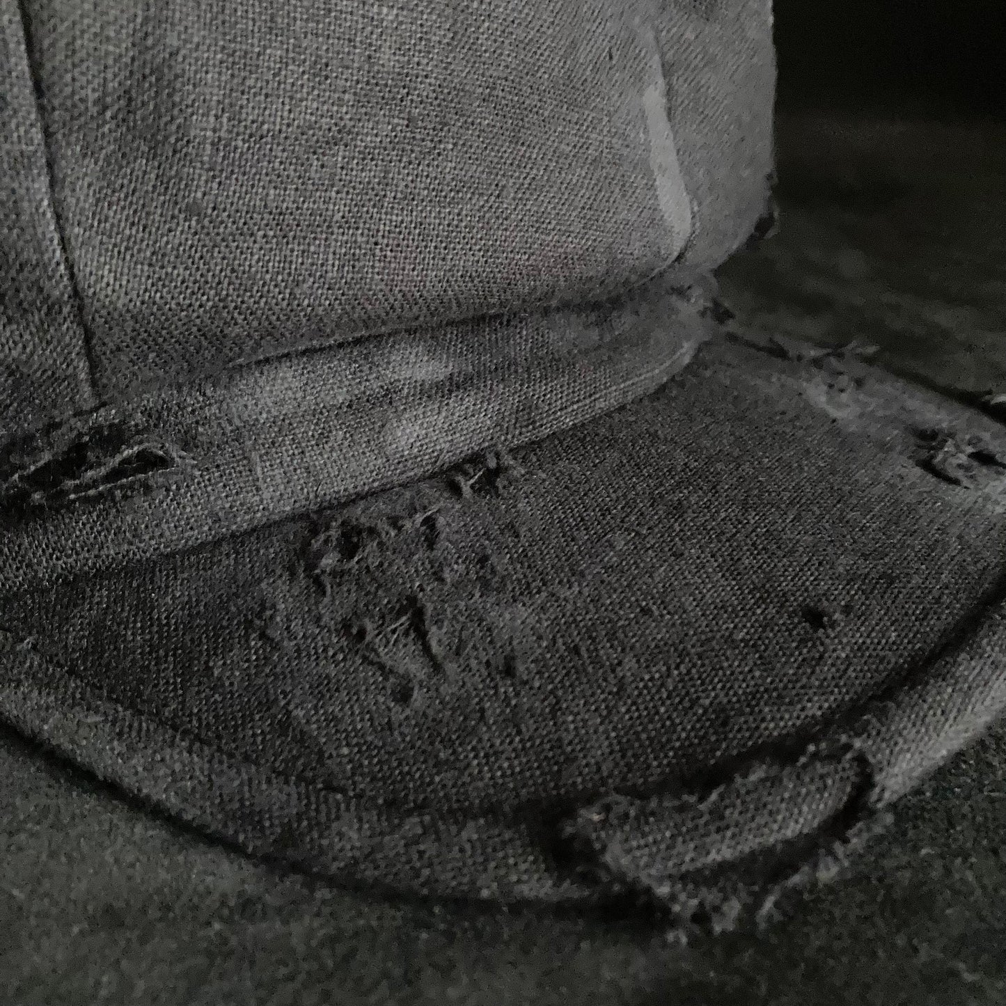 Black linen damage  casquette(brim core)