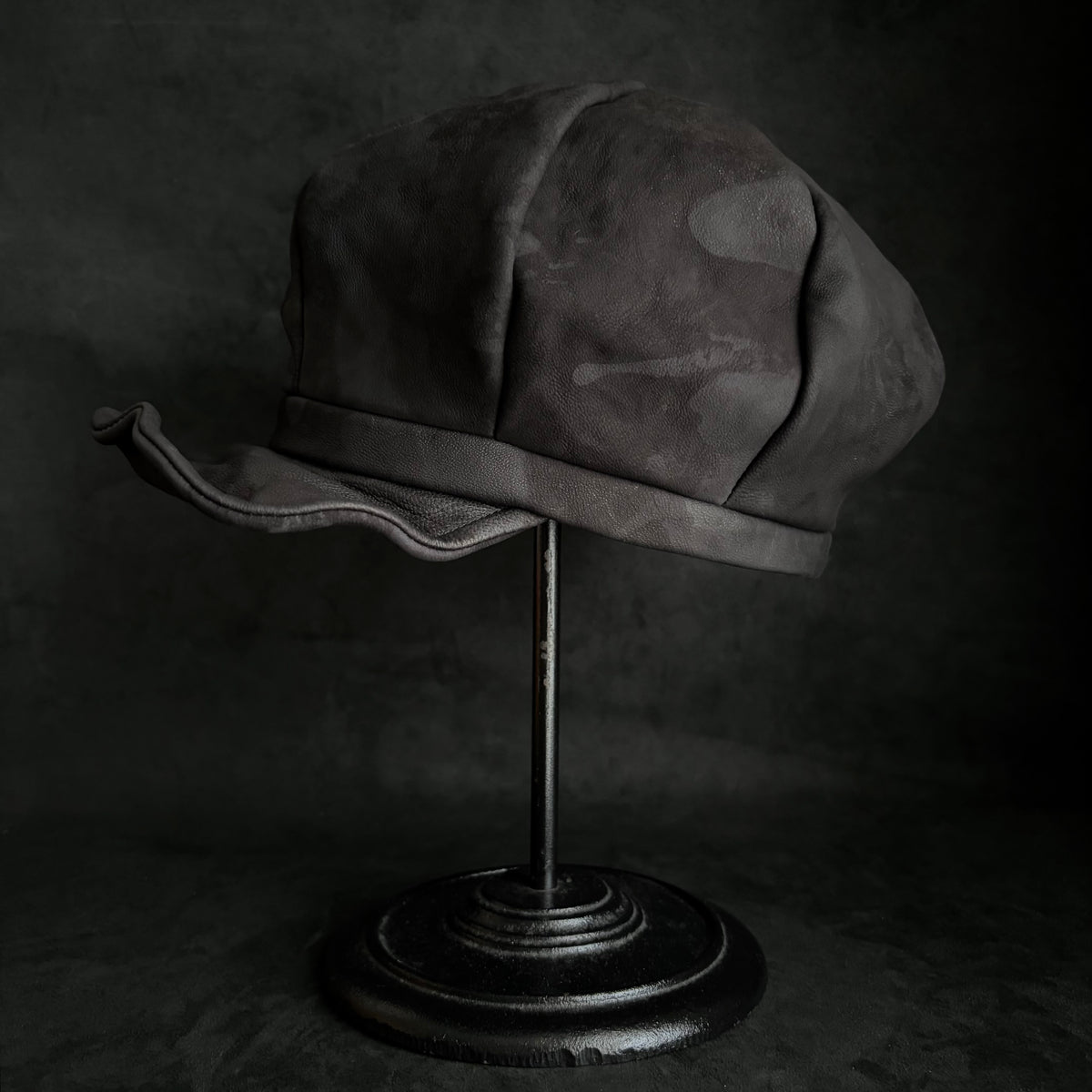 Black bleached solid casquette