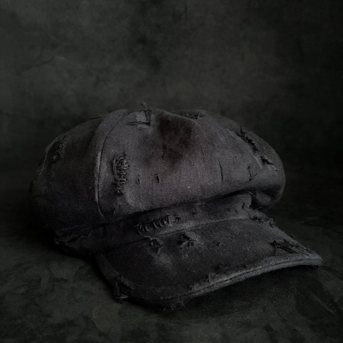 Black linen damage casquette (brim core)