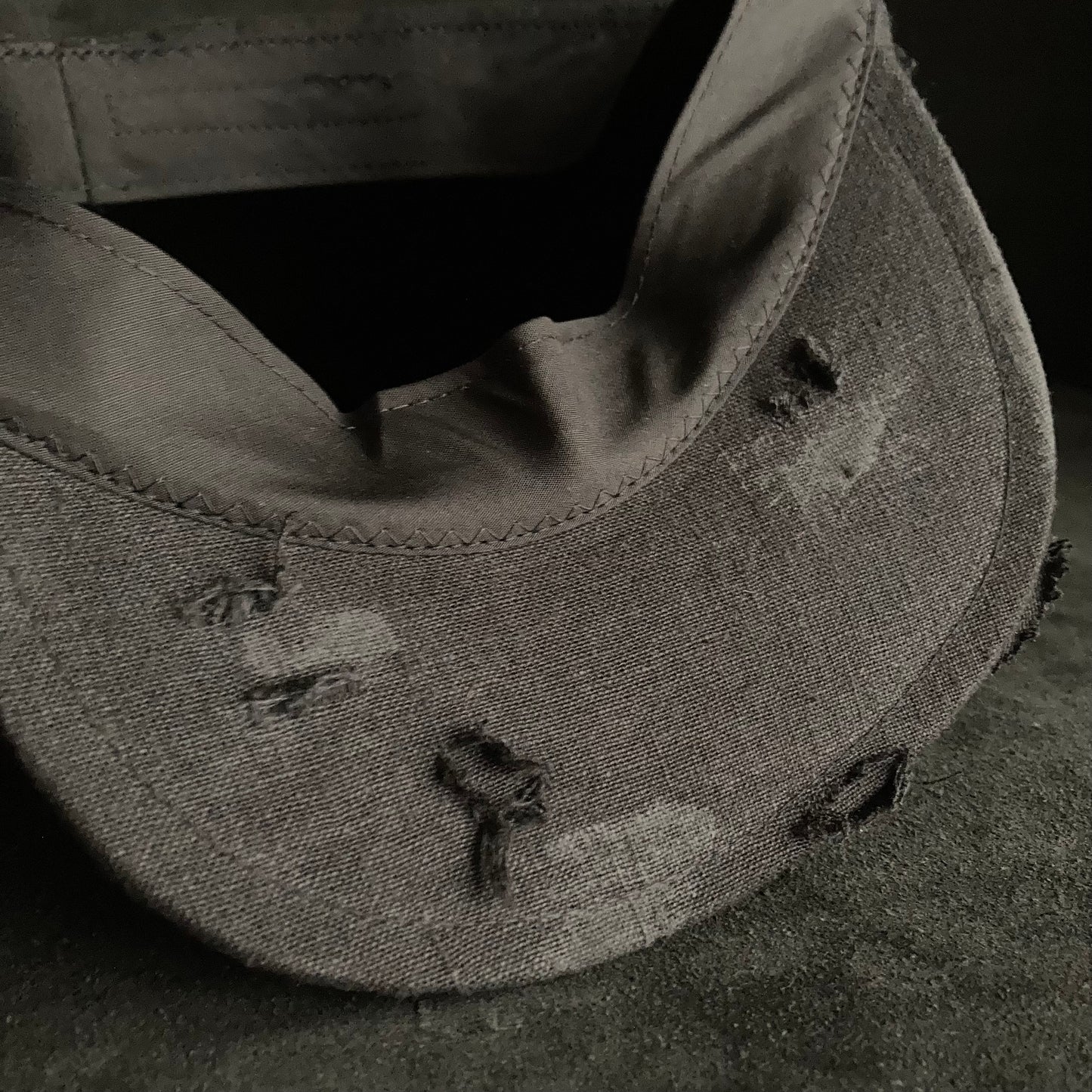 Black linen damage  casquette(brim core)