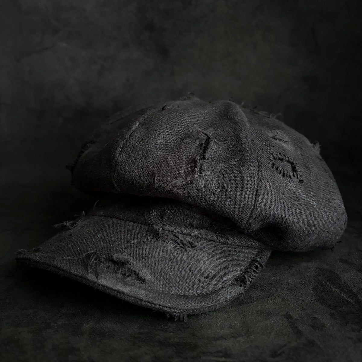 Black linen damage casquette (brim core)
