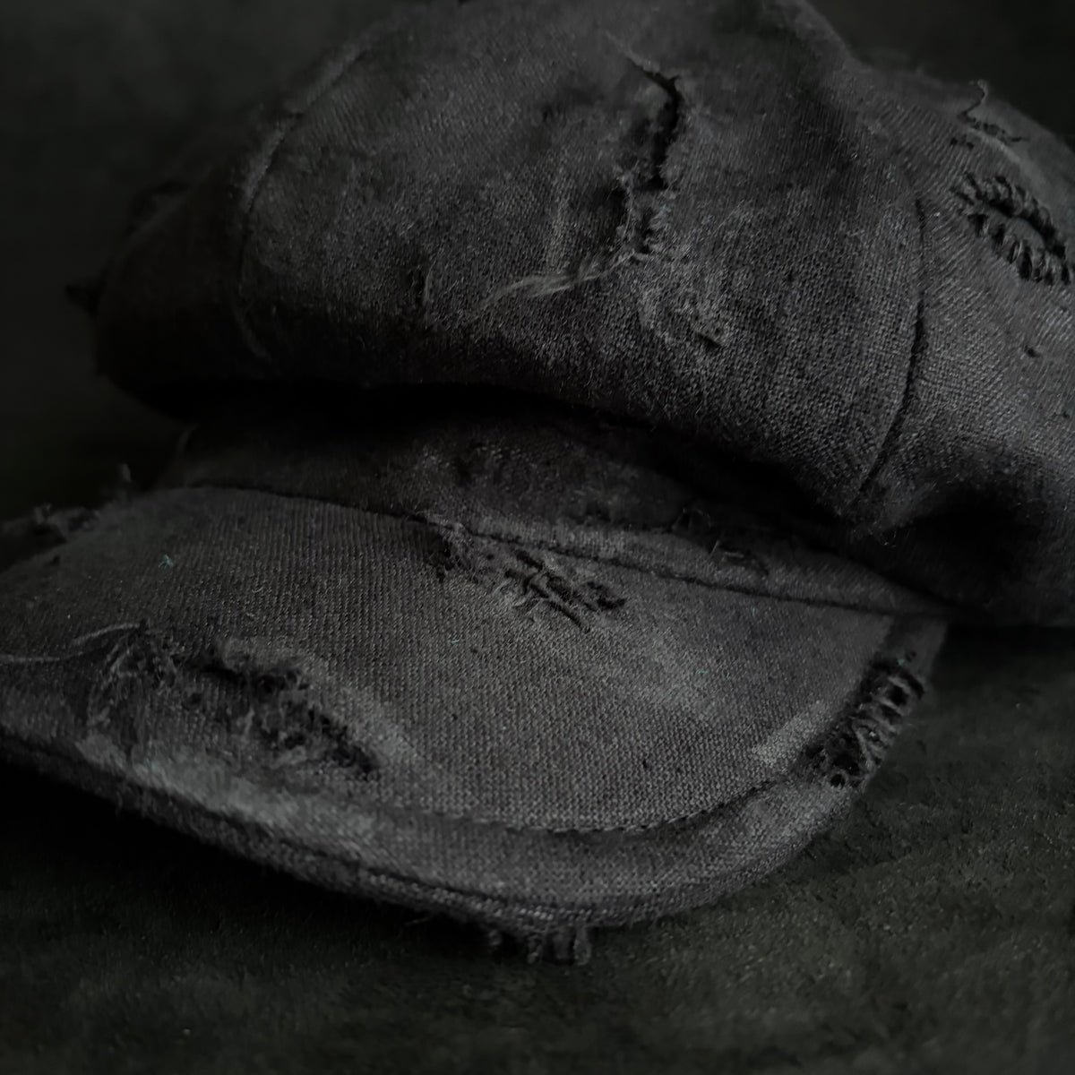 Black linen damage casquette (brim core)