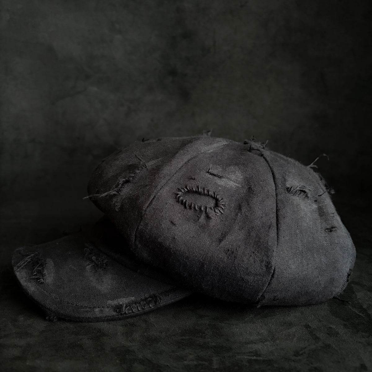 Black linen damage casquette (brim core)