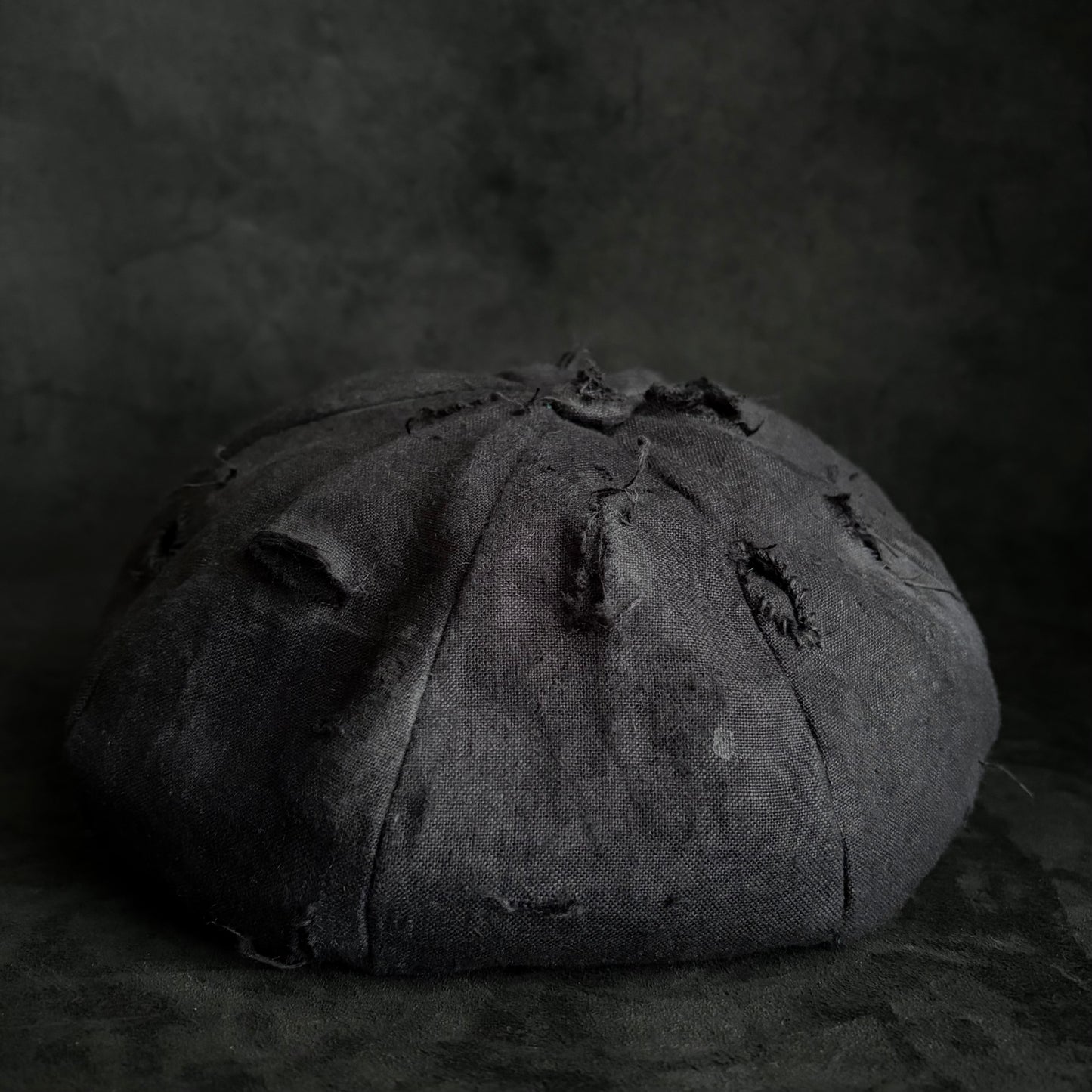 Black linen damage casquette (brim core)