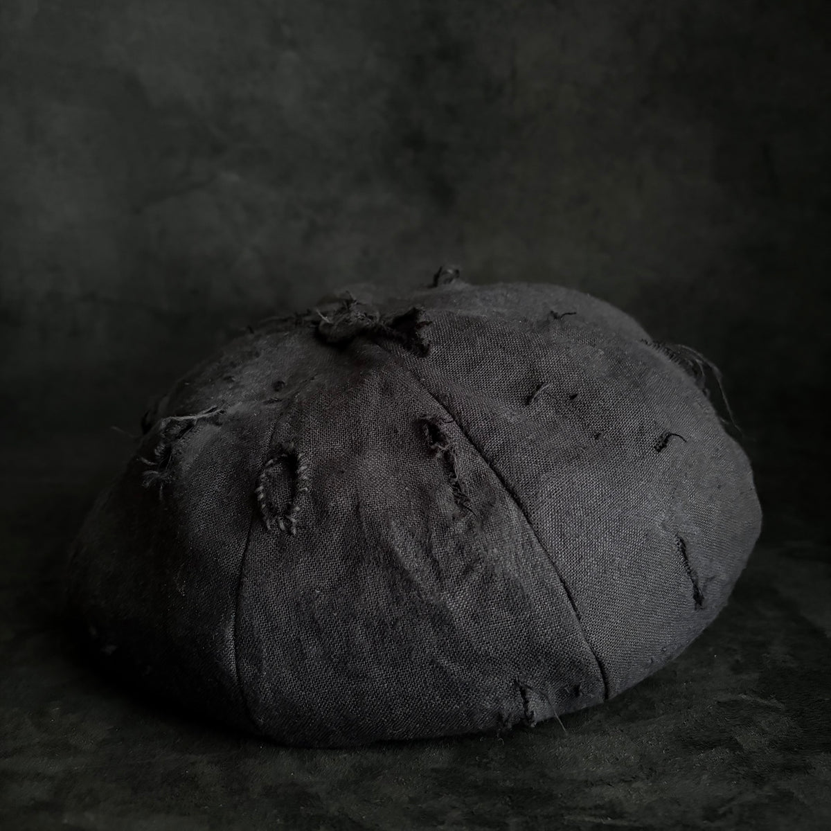 Black linen damage casquette (brim core)