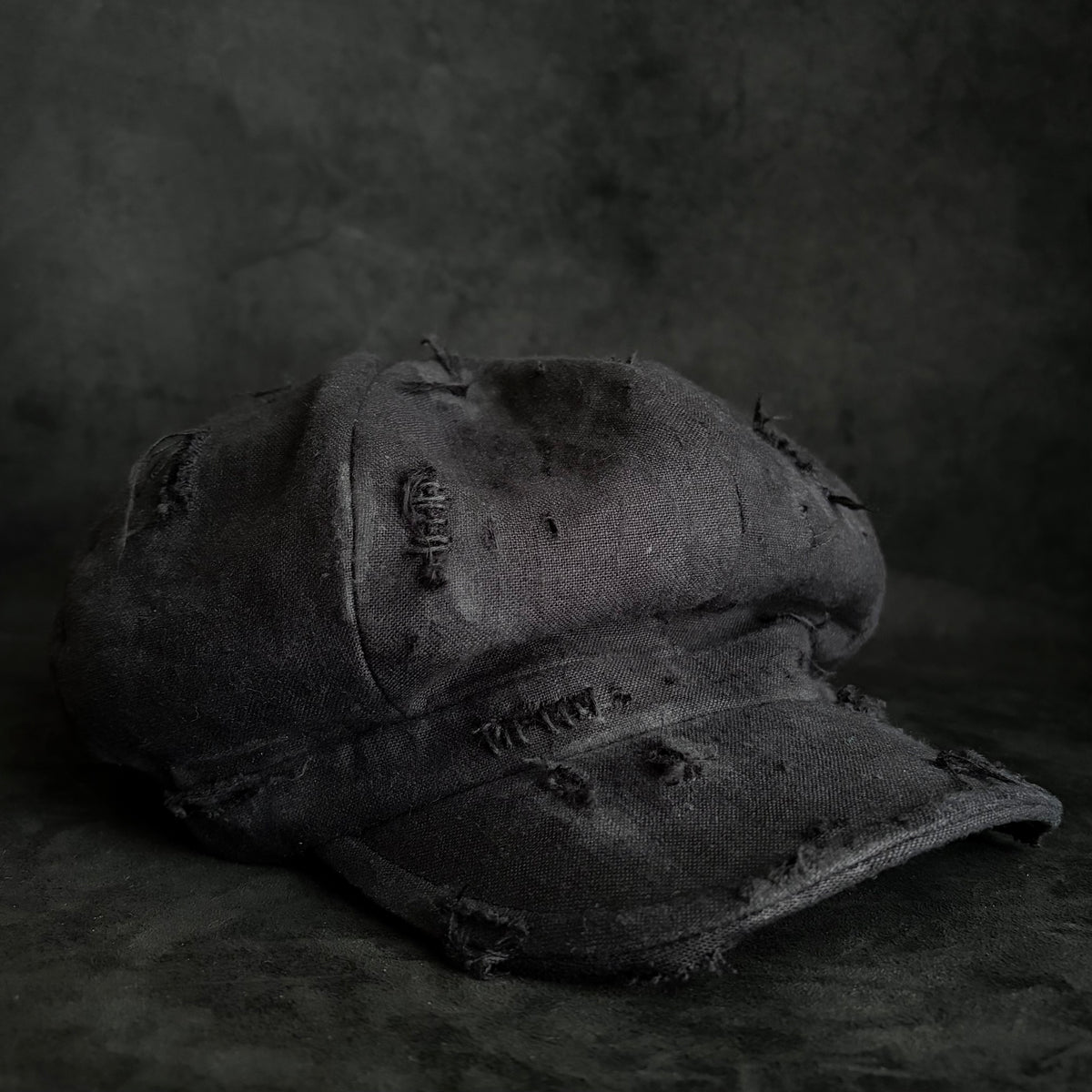 Black linen damage casquette (brim core)
