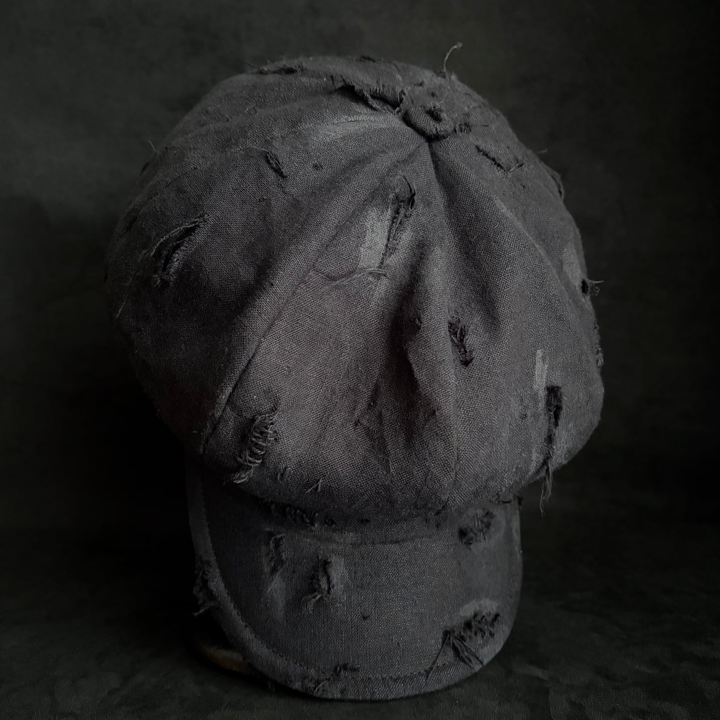 Black linen damage casquette (brim core)