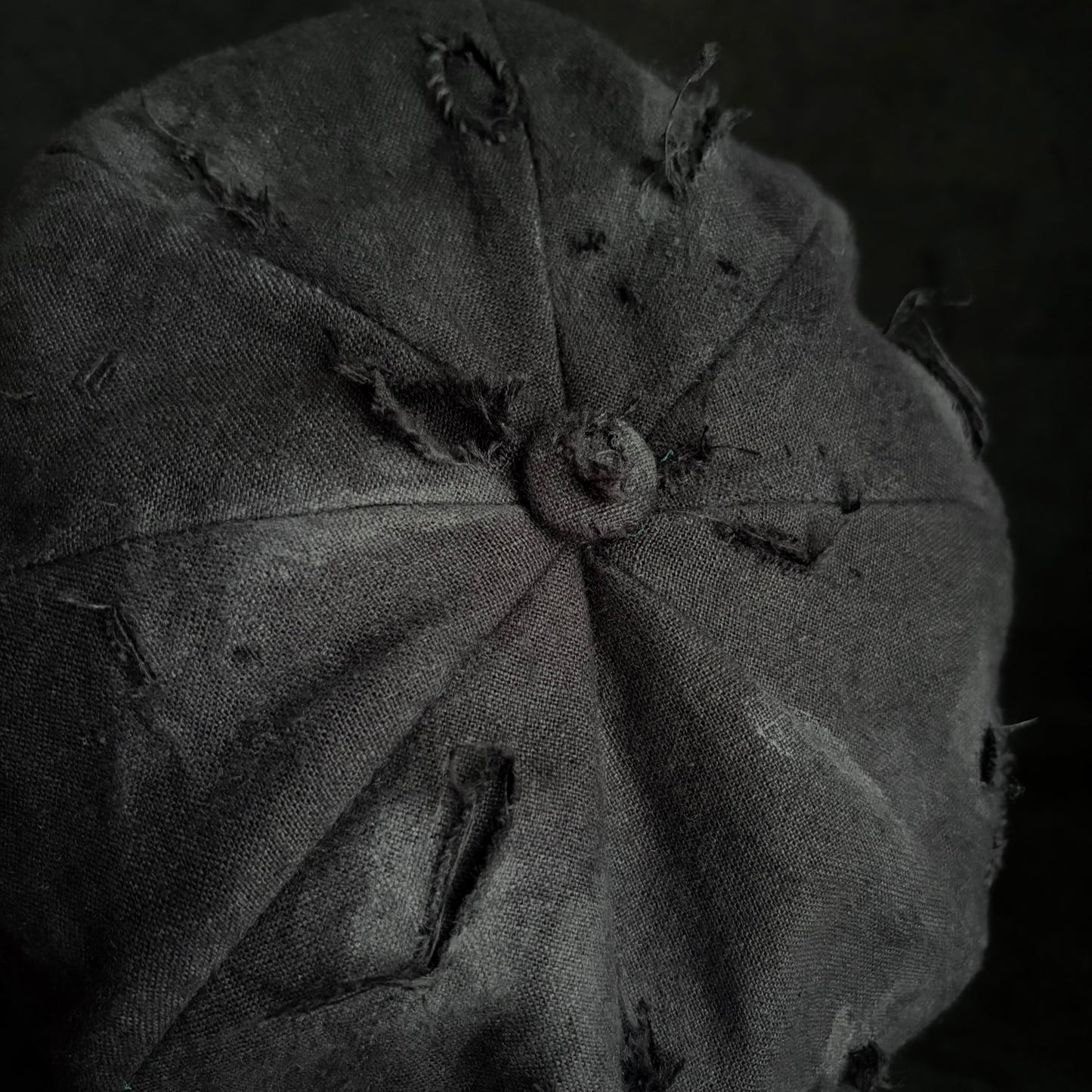 Black linen damage casquette (brim core)