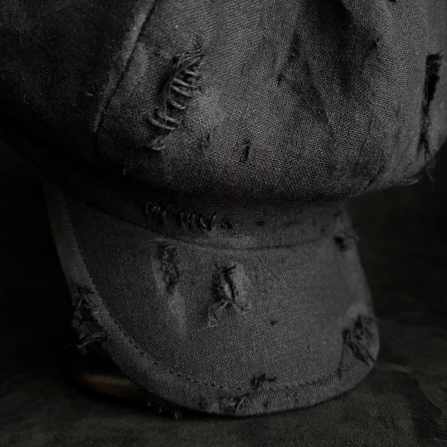 Black linen damage casquette (brim core)