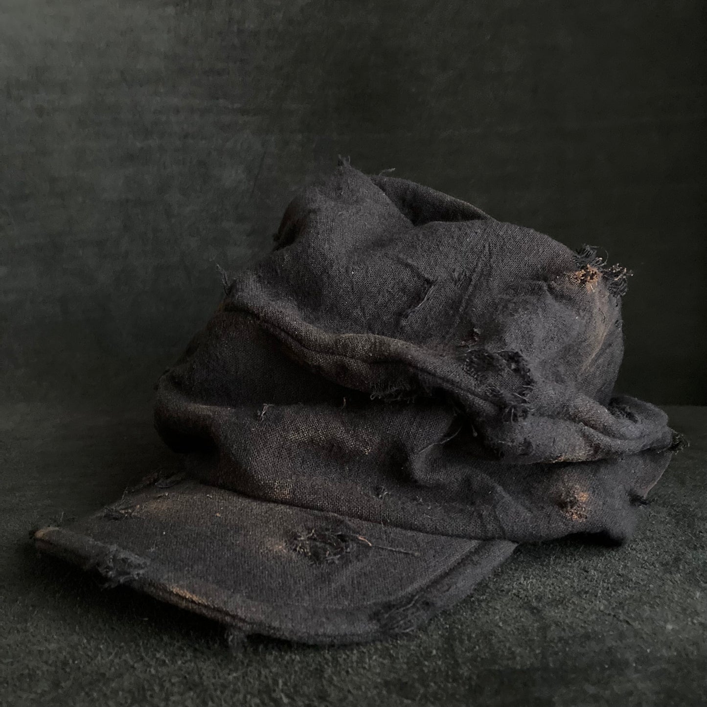 Black cotton linen burned turn cap (brim core)