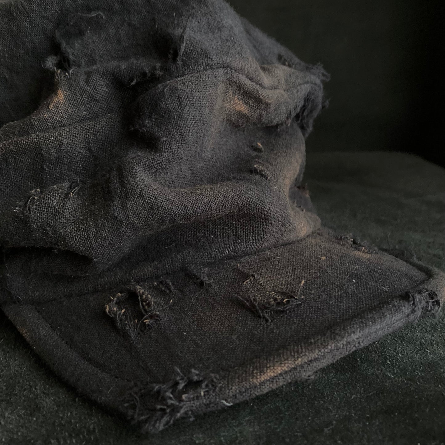 Black cotton linen burned turn cap (brim core)