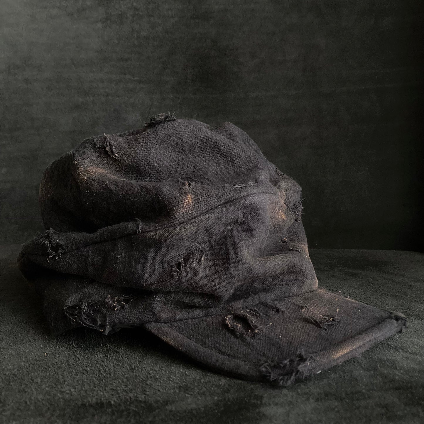 Black cotton linen burned turn cap (brim core)