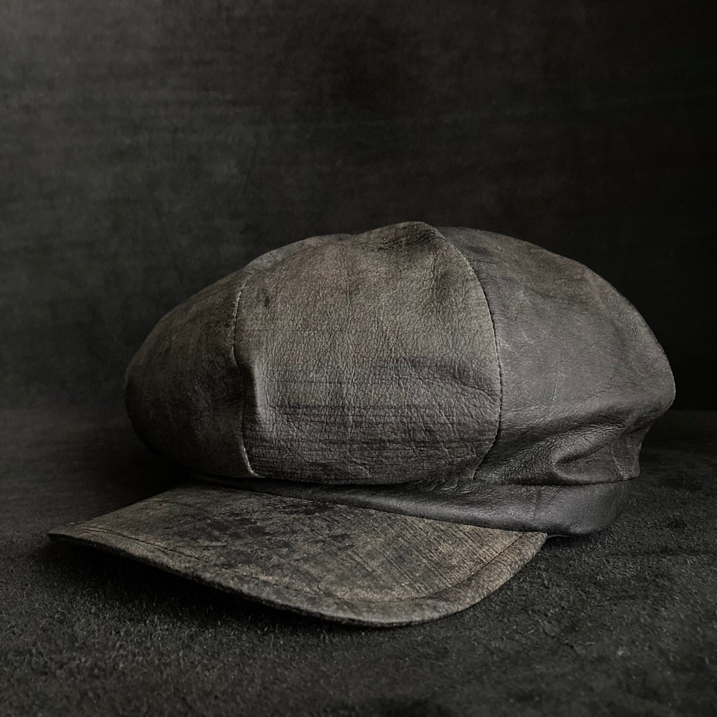 Cloudy scratches leather casquette