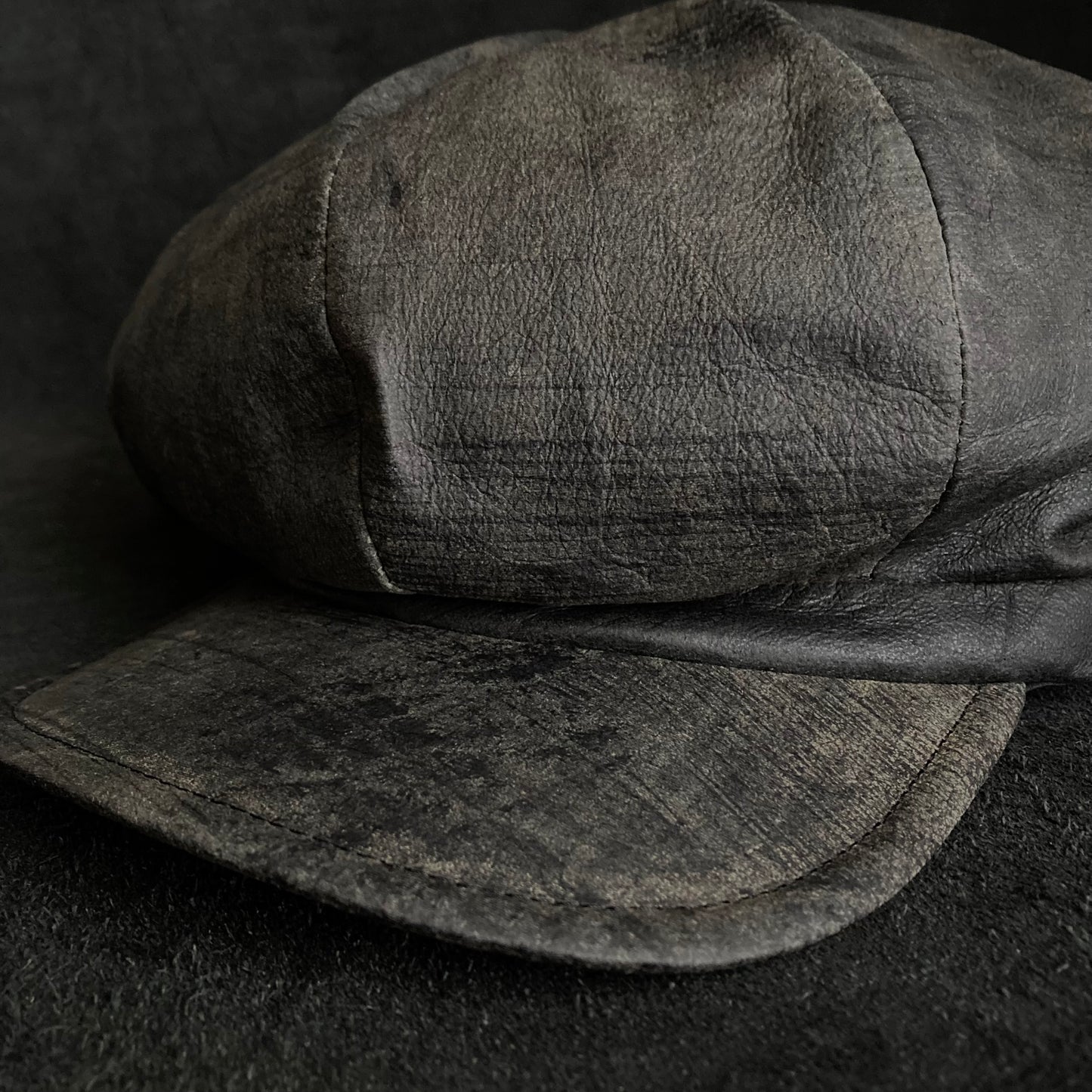 Cloudy scratches leather casquette