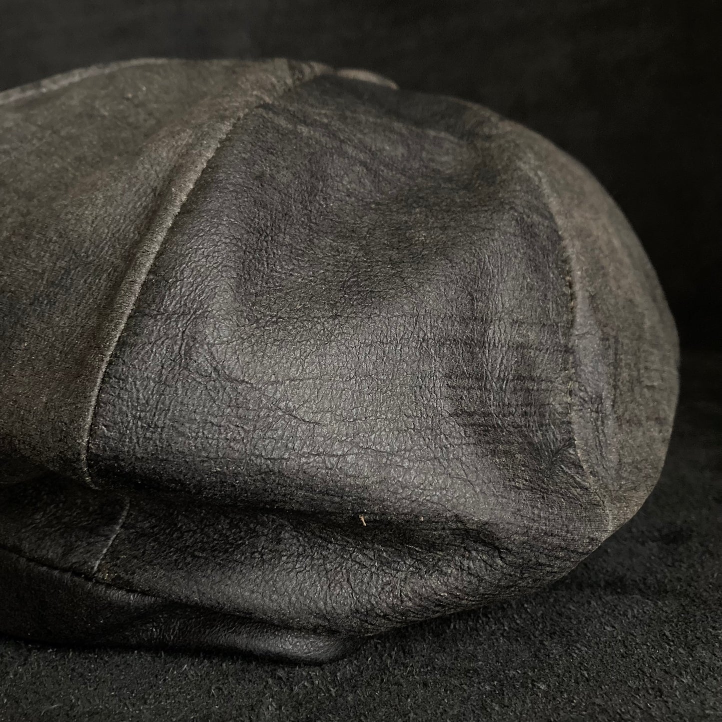 Cloudy scratches leather casquette