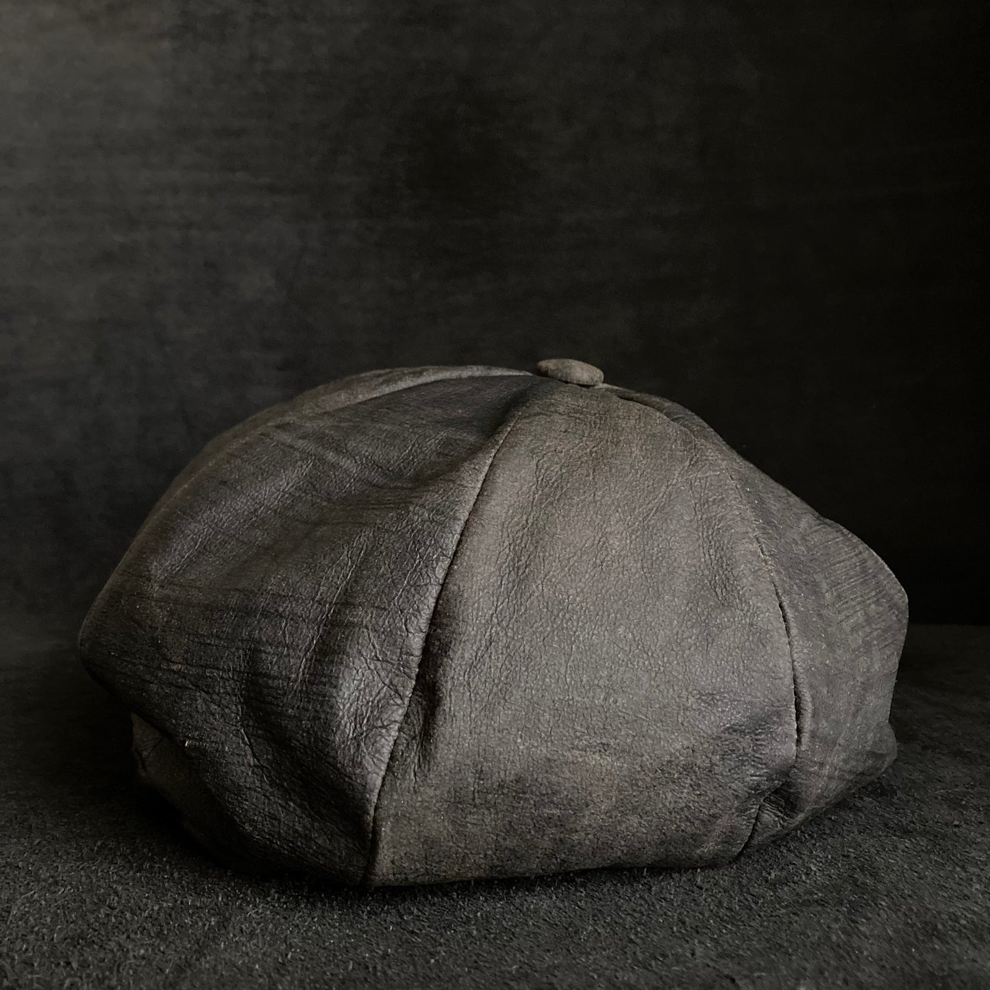 Cloudy scratches leather casquette