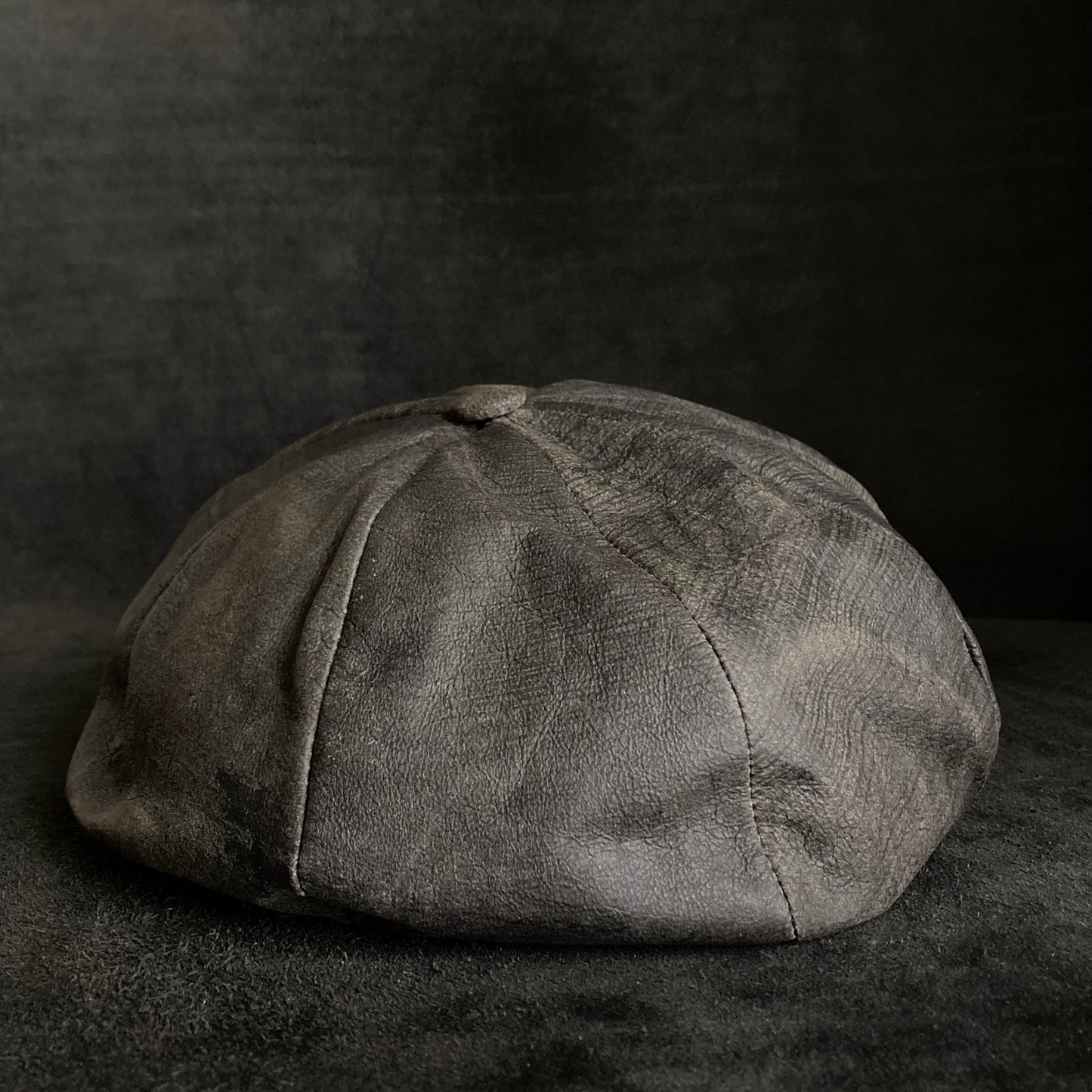 Cloudy scratches leather casquette