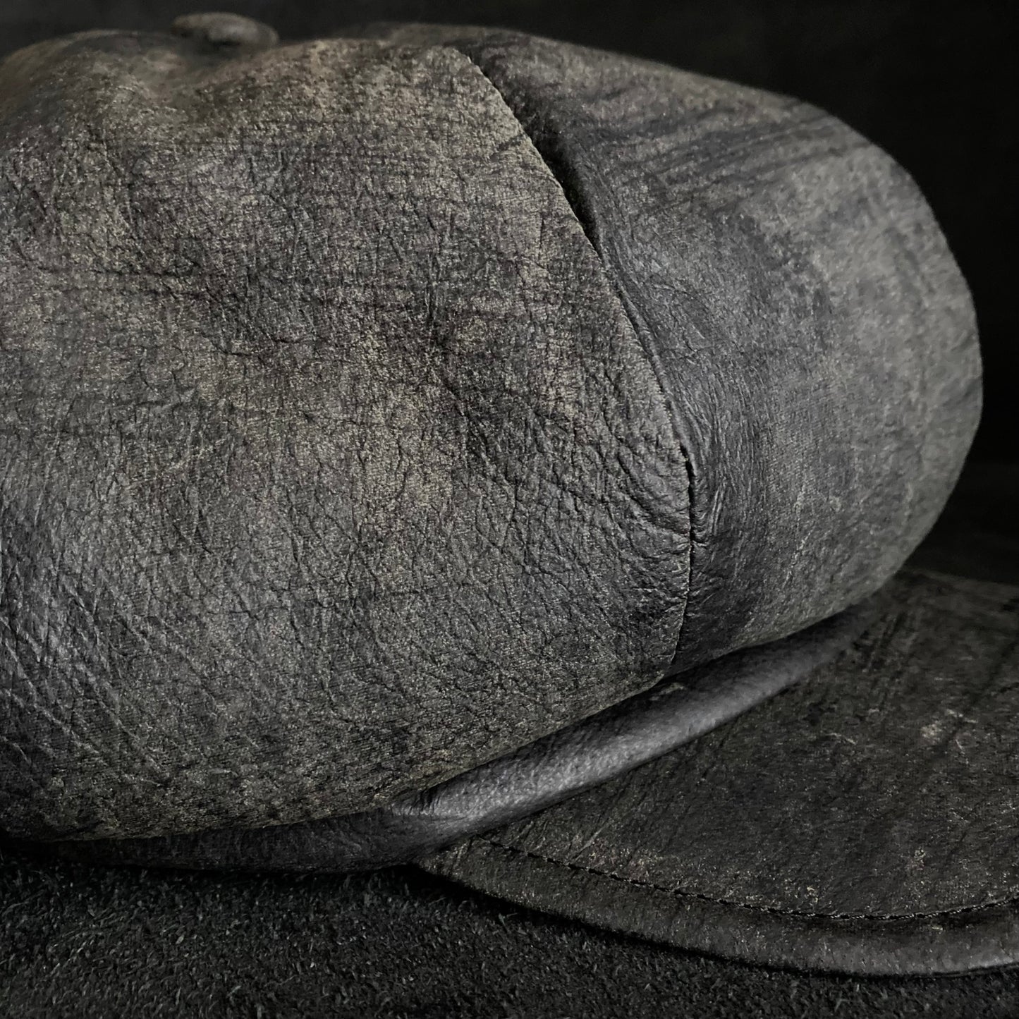 Cloudy scratches leather casquette