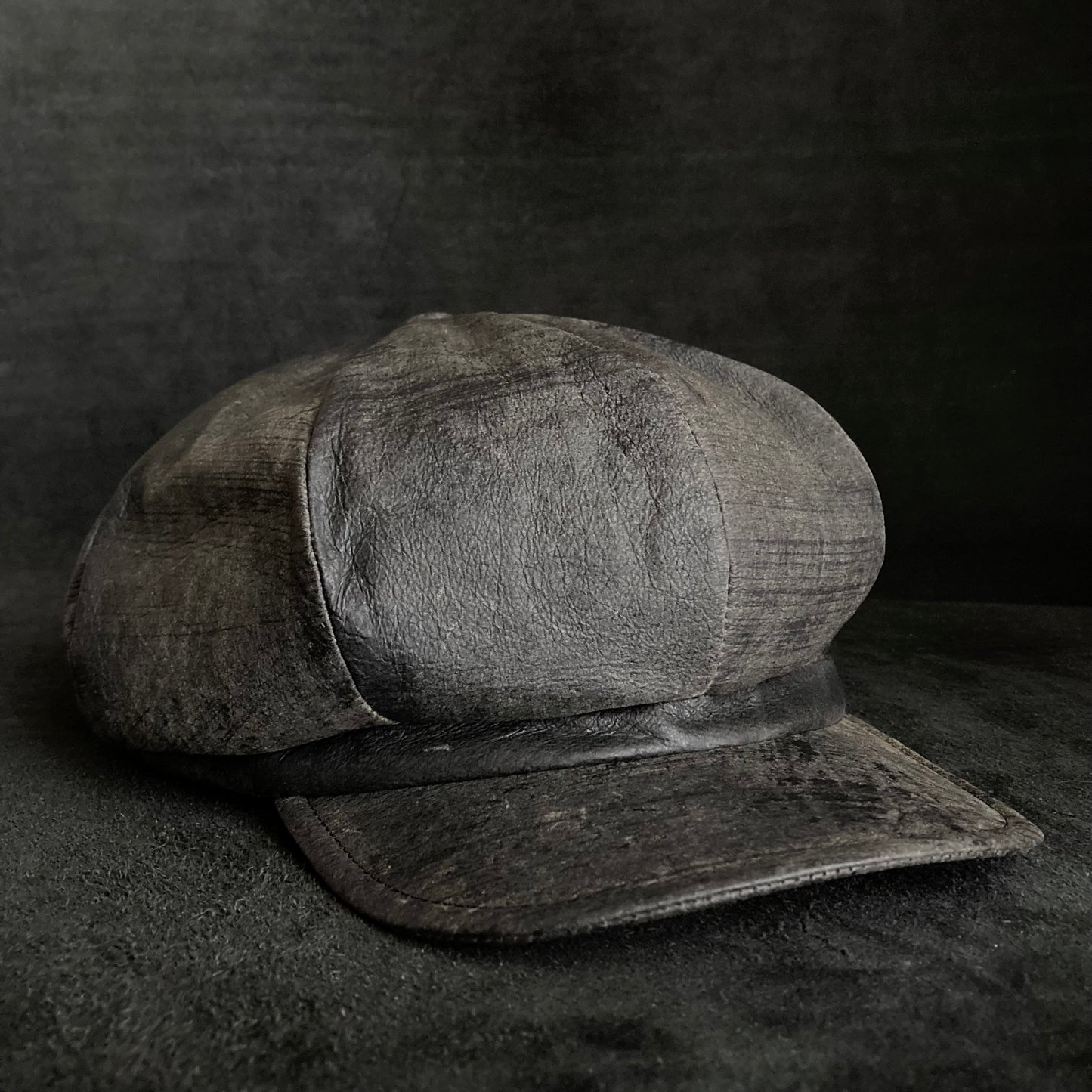 Cloudy scratches leather casquette