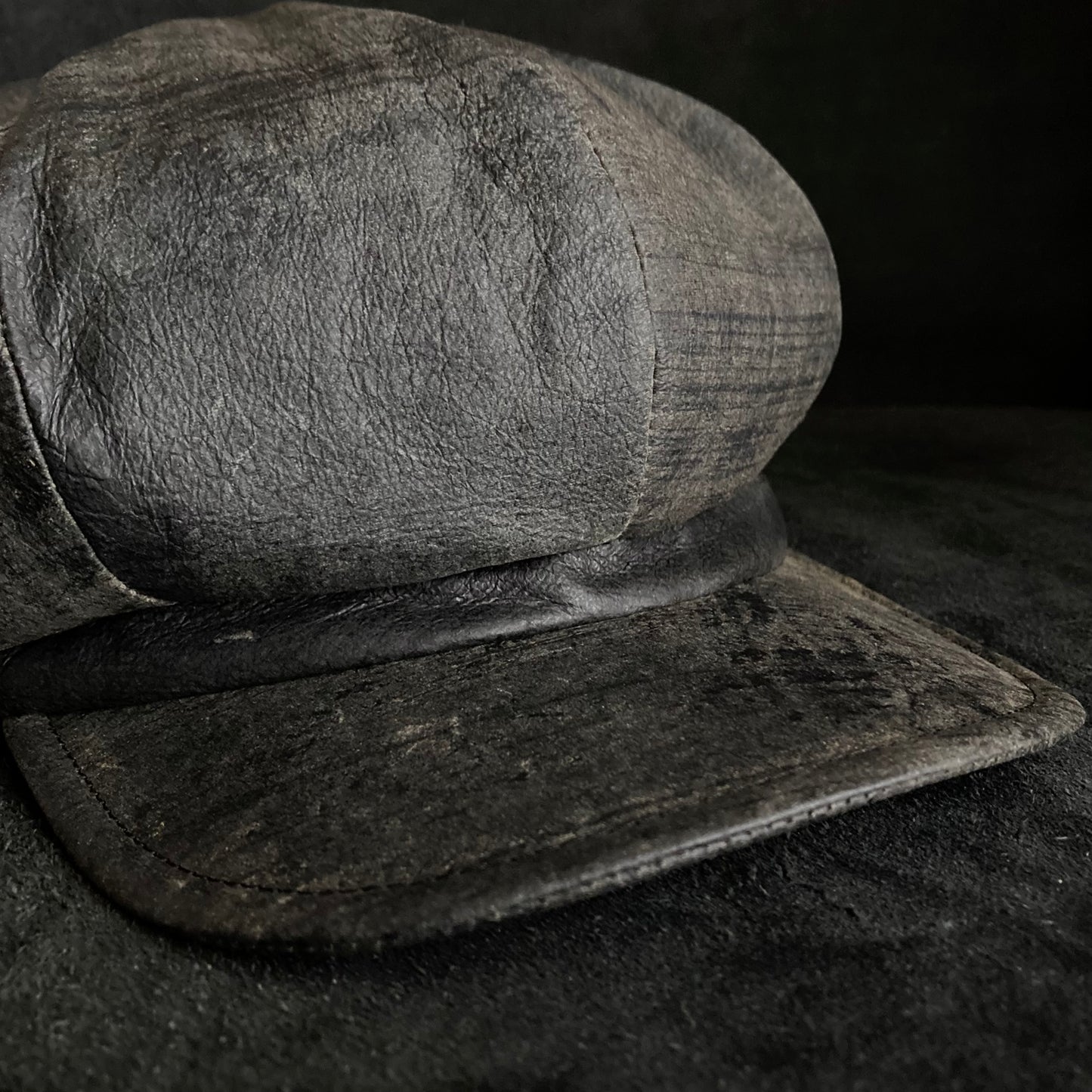 Cloudy scratches leather casquette
