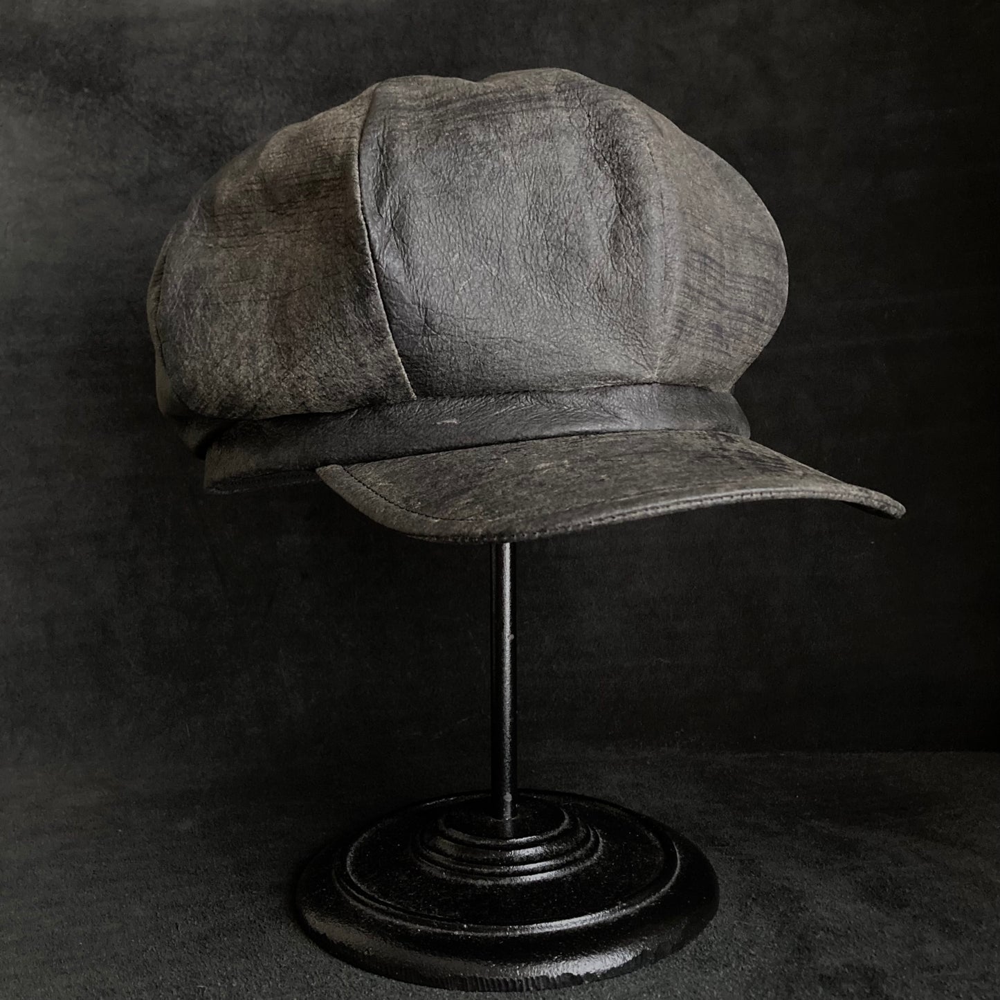 Cloudy scratches leather casquette
