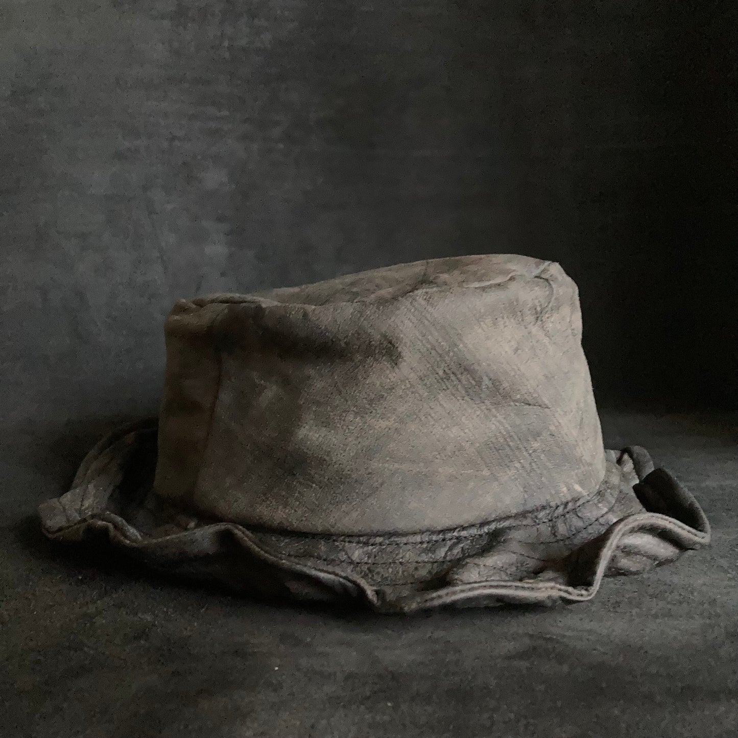 Cloudy scratches leather bucket  hat