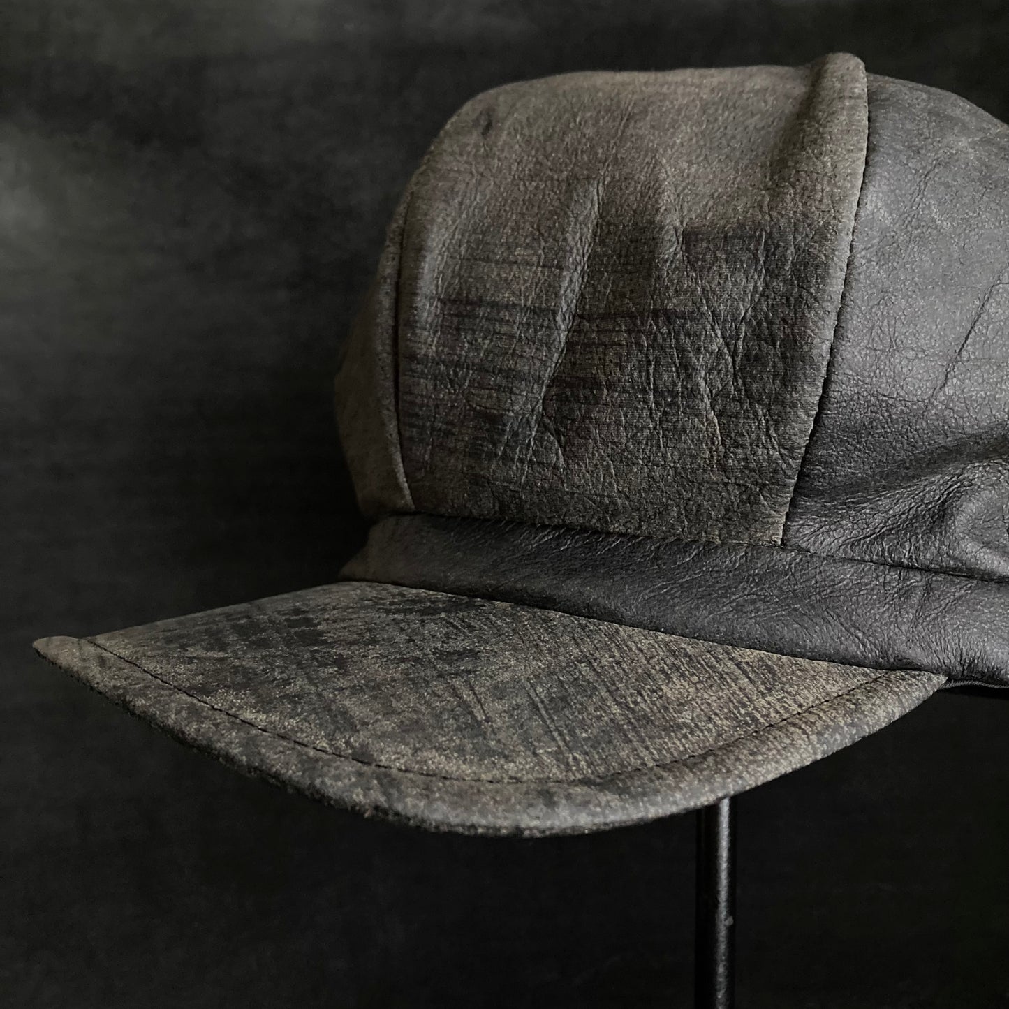 Cloudy scratches leather casquette