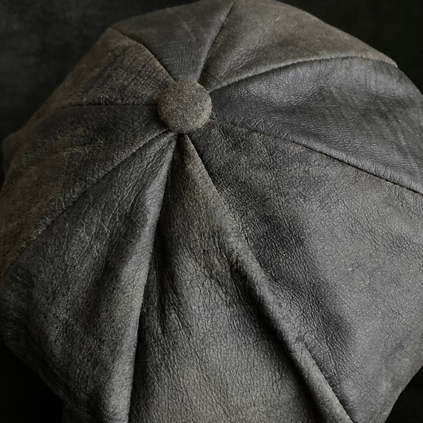 Cloudy scratches leather casquette