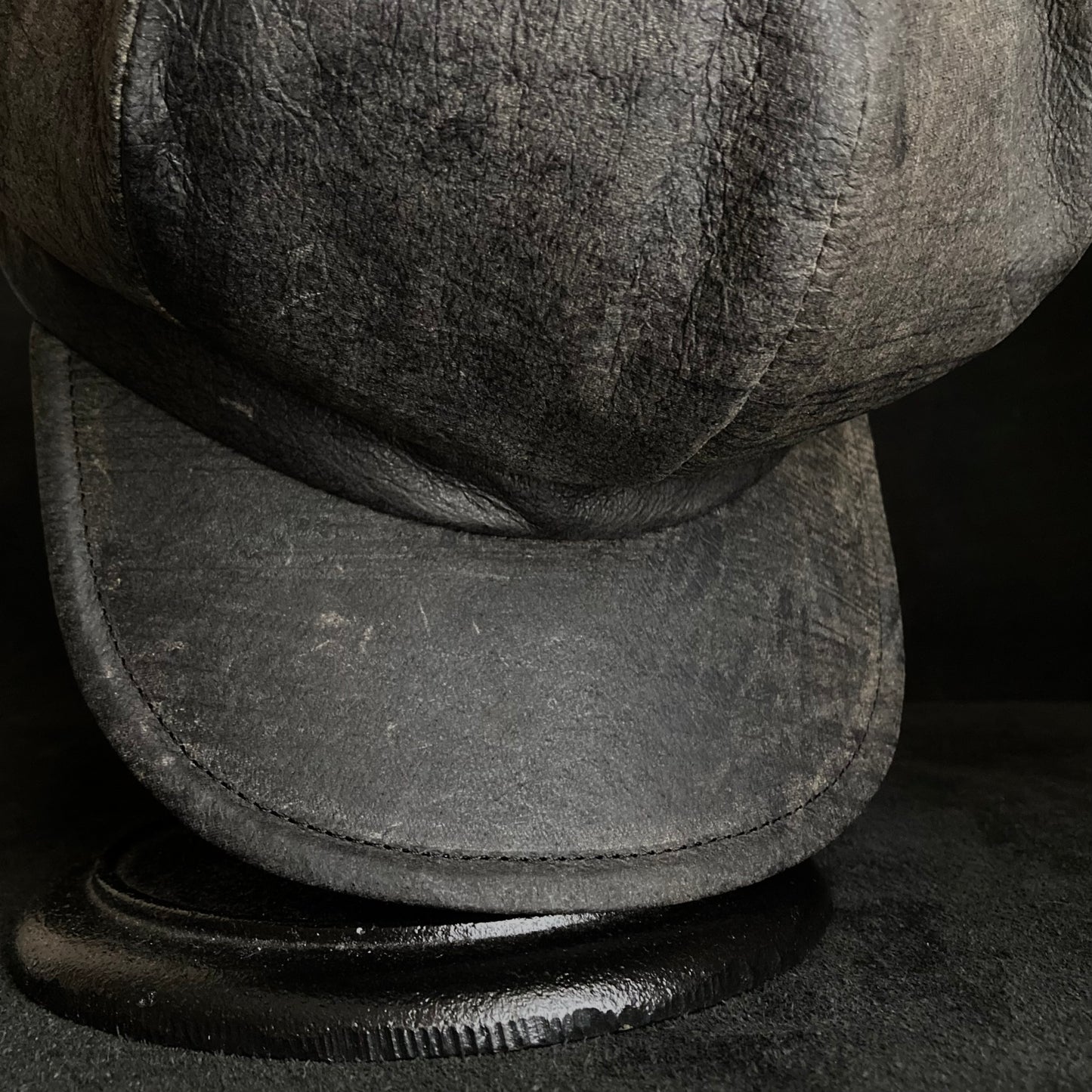 Cloudy scratches leather casquette